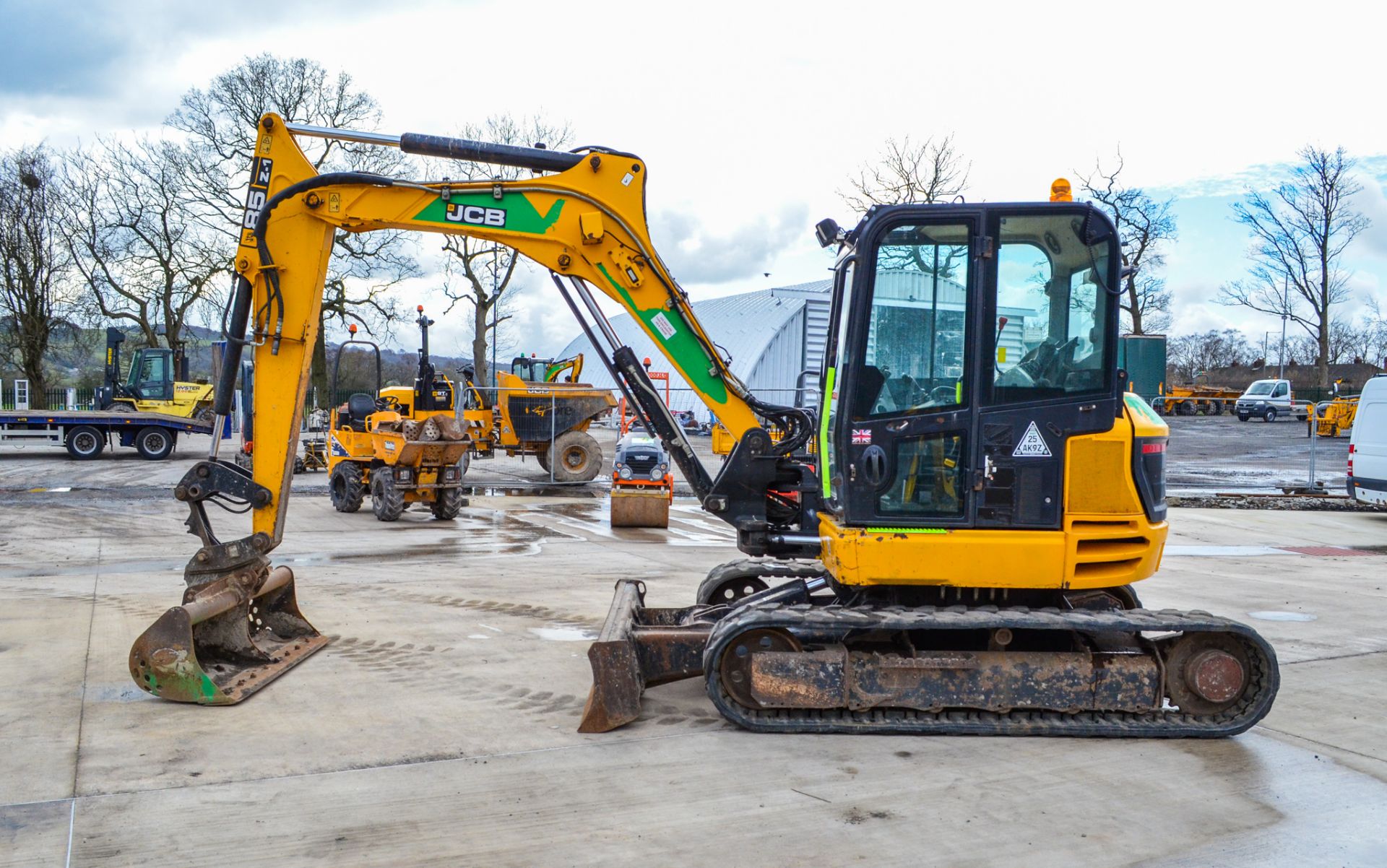 JCB 85Z 8.5 tonne rubber tracked midi excavator Year: 2014 S/N 2248858 Recorded hours: 4401 Blade, - Image 7 of 20
