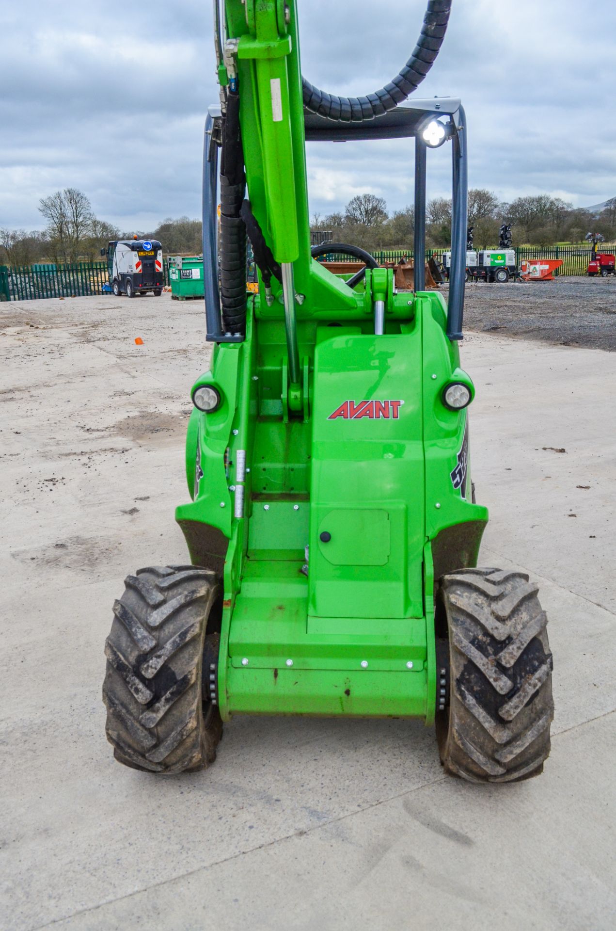 Avant 523 diesel driven multi functional loader Year: 2021 S/N: 103205 Recorded Hours: 26 - Image 15 of 19