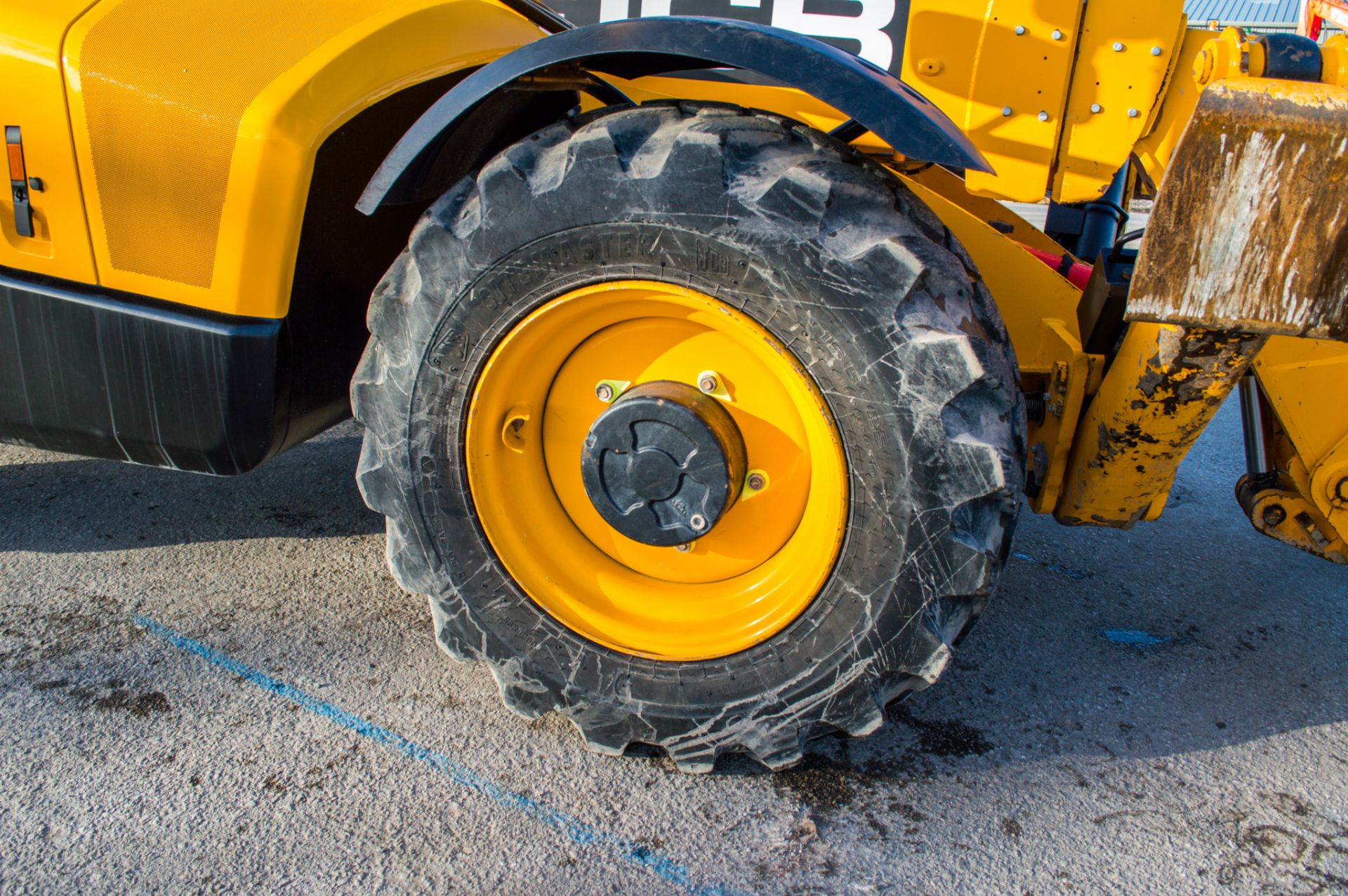 JCB 535-125 Hi-Viz 12.5 metre telescopic handler Year: 2018 S/N: 29591 Recorded Hours: 4651 - Image 11 of 23