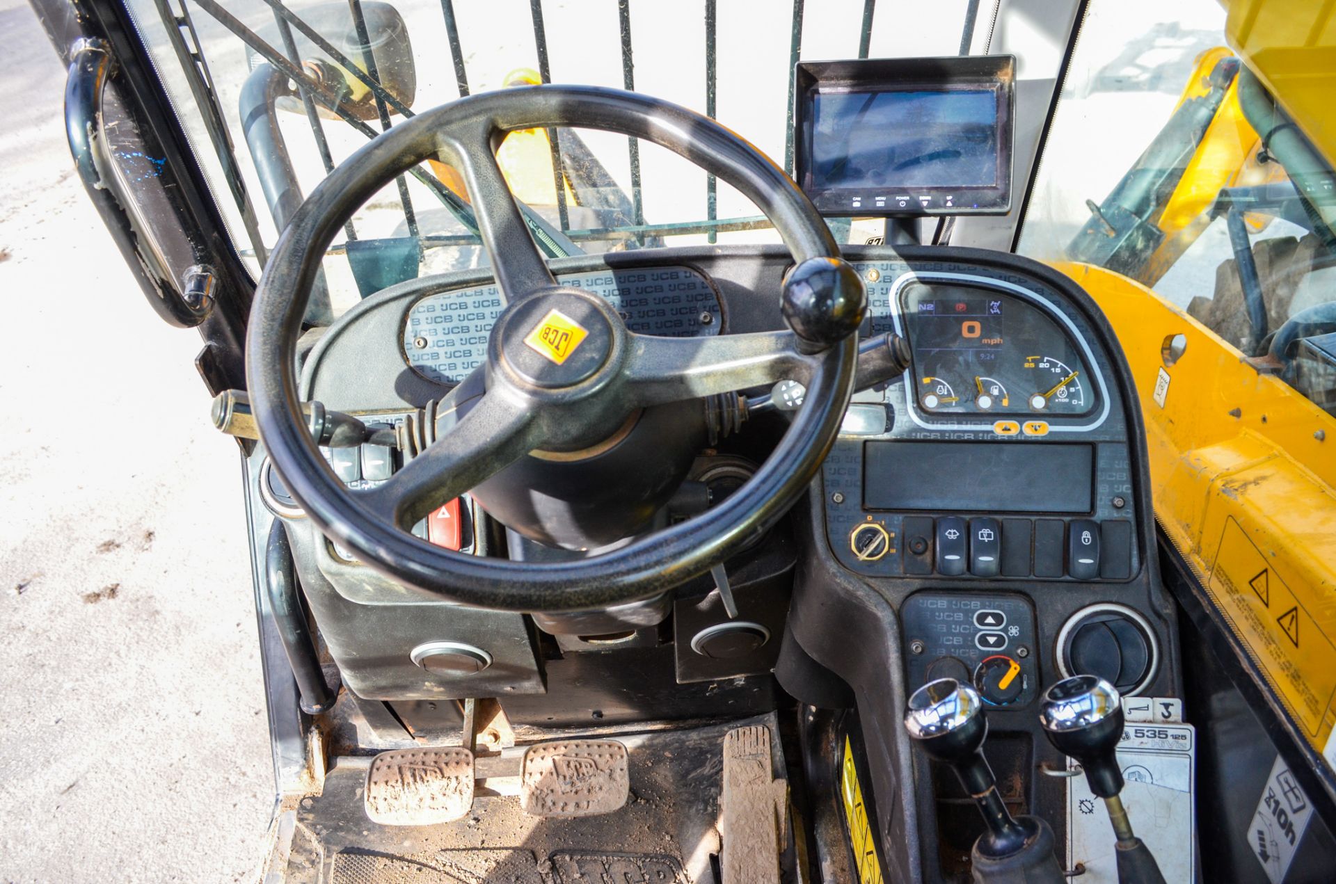 JCB 535-125 Hi-Viz 12.5 metre telescopic handler Year: 2014 S/N: 343679 Recorded hours: 5276 c/w - Image 23 of 24