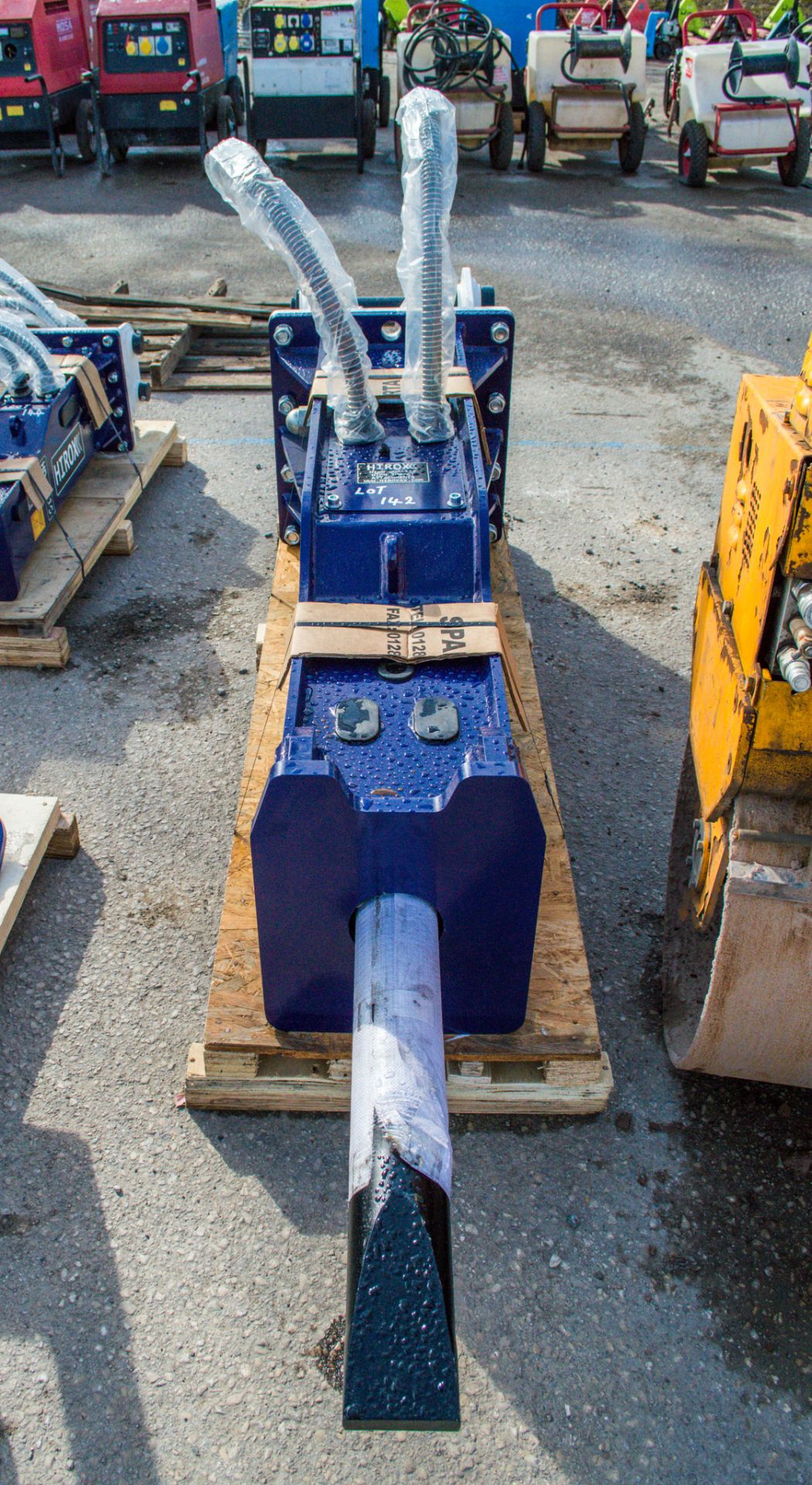 Hirox HD-X30 hydraulic breaker to suit 10-18 tonne excavator ** New and unused ** ** Gassed ** - Image 3 of 3