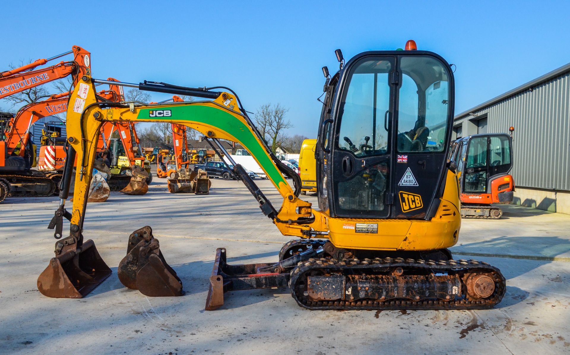 JCB 803 3 tonne rubber tracked zero tail swing mini excavator Year: 2014 S/N: 2432139 Recorded - Image 7 of 19