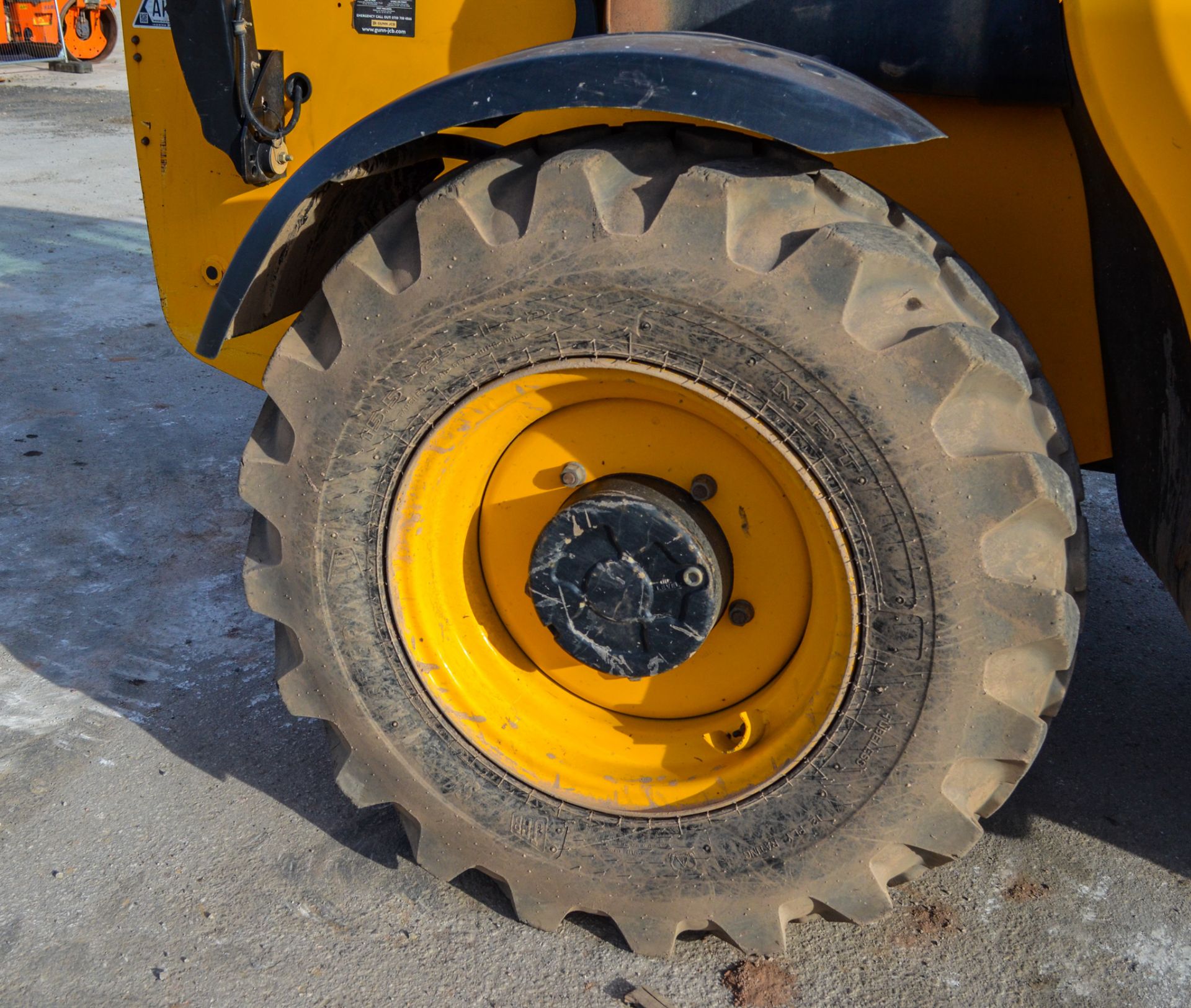 JCB 535-125 Hi-Viz 12.5 metre telescopic handler Year: 2014 S/N: 343679 Recorded hours: 5276 c/w - Image 10 of 24