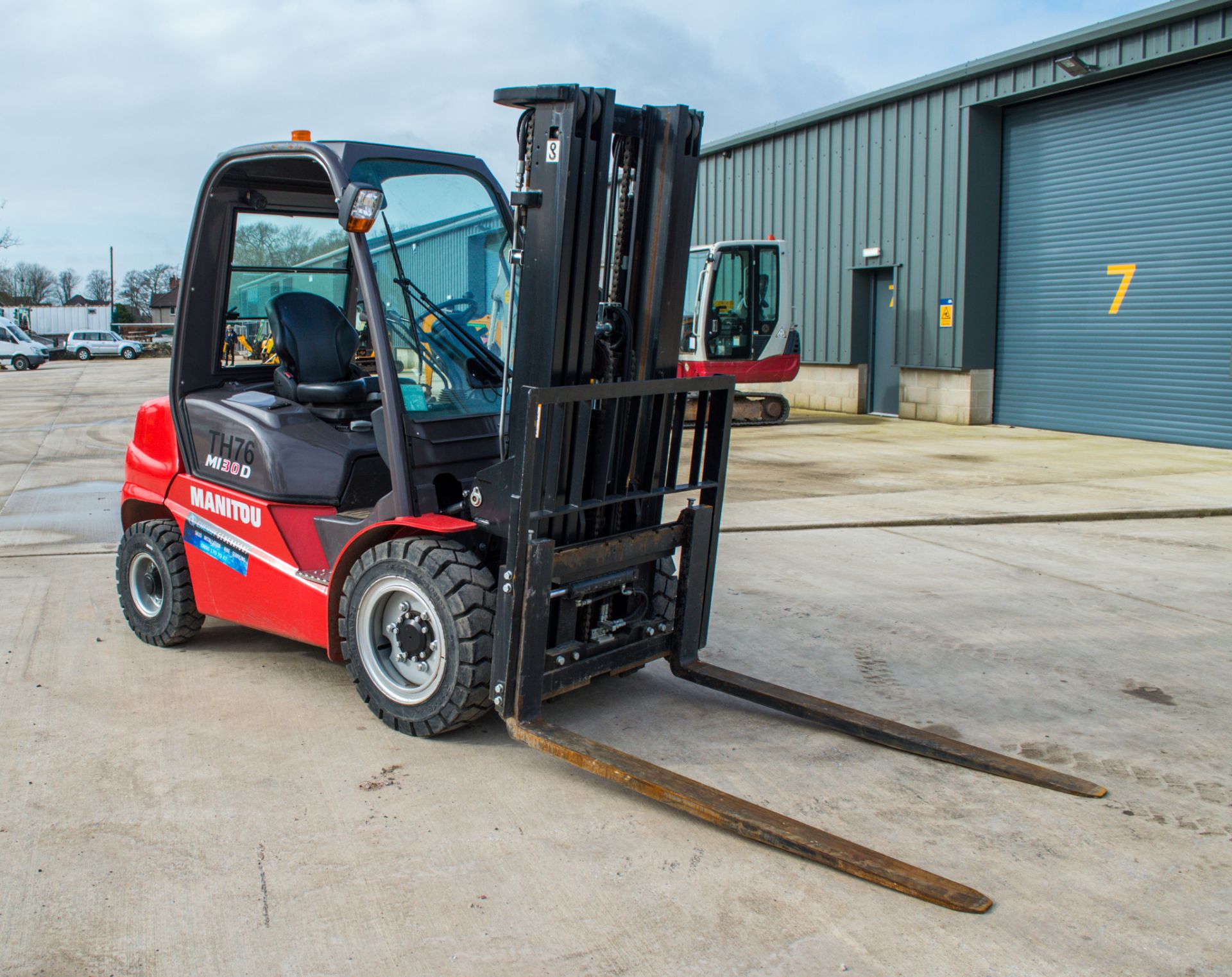 Manitou  MI 30D 3 tonne diesel fork lift truck Year: 2020 S/N: 877684 Recorded Hours: 128 TH76 - Image 2 of 19