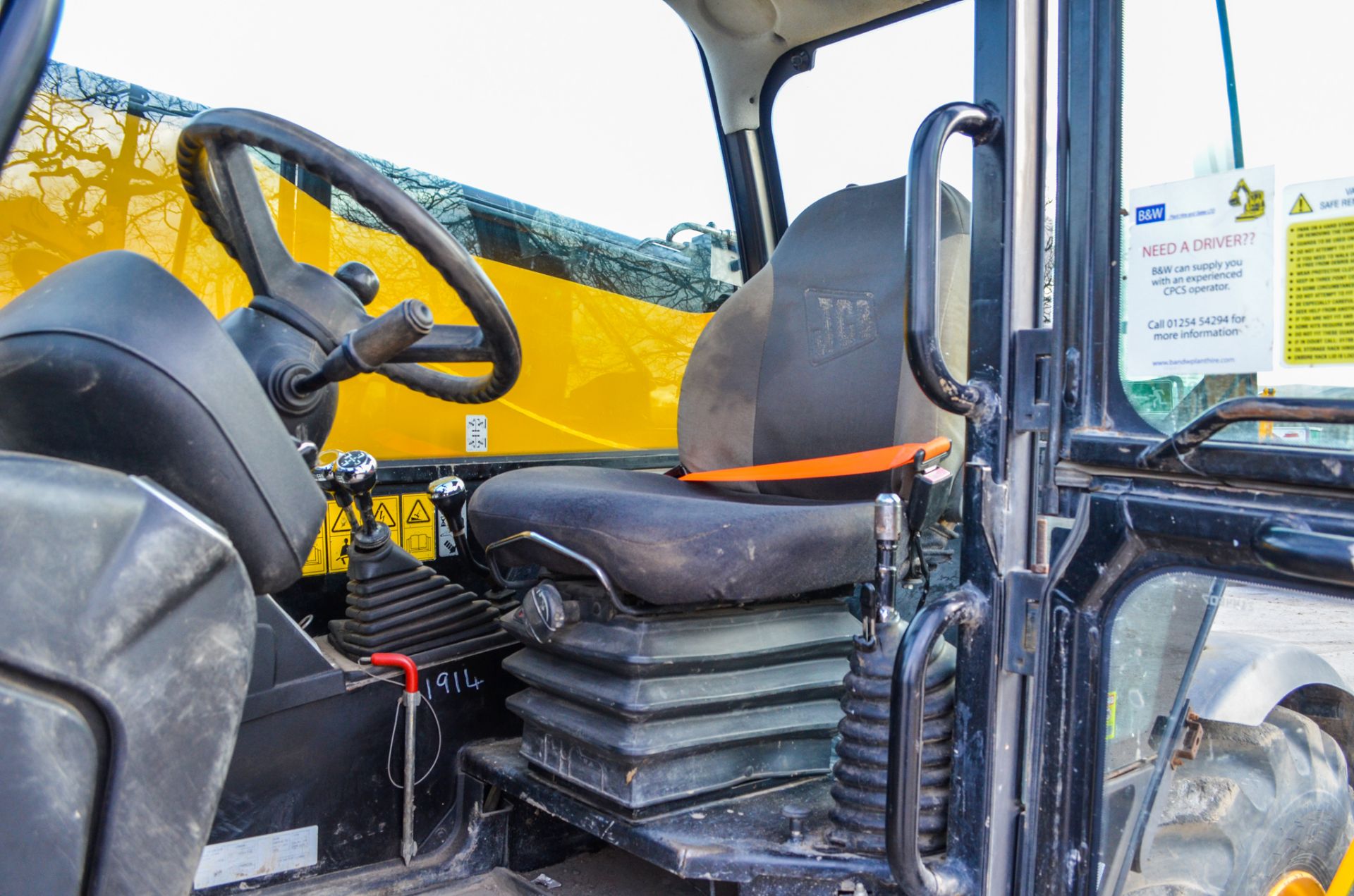 JCB 535-125 Hi-Viz 12.5 metre telescopic handler Year: 2012 S/N: 2144607 Recorded hours: 4410 1914 - Image 21 of 24