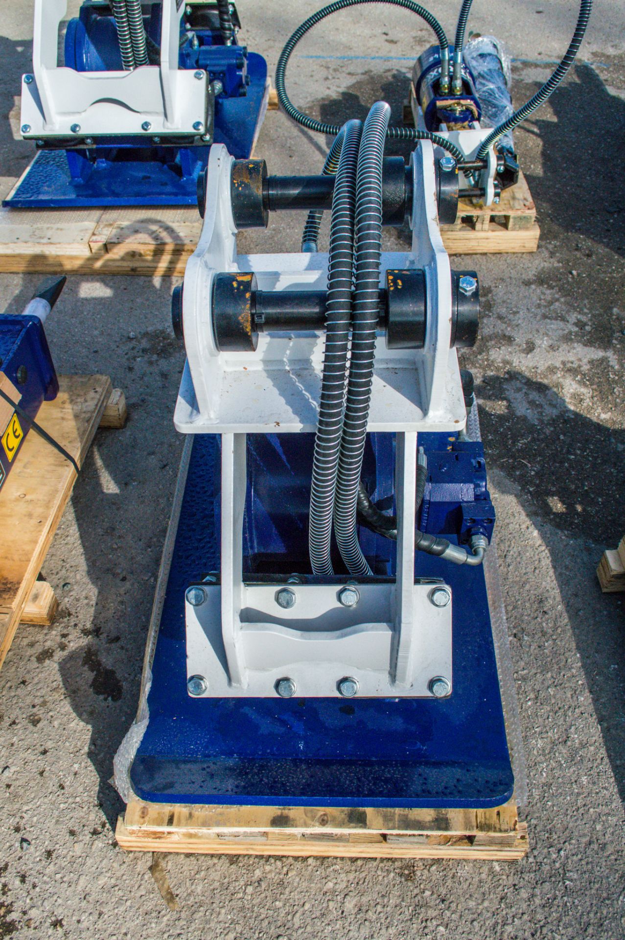 Hirox hydraulic compactor plate to suit 5-9 tonne excavator ** New and unused ** - Image 3 of 4