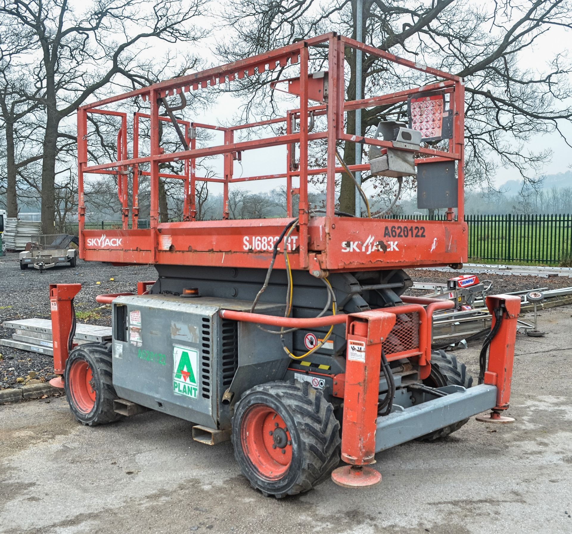 Skyjack SJ6832 diesel driven 4WD scissor lift Year: 2013 S/N: 37003793 Recorded hours: 1835 A620122 - Image 2 of 9