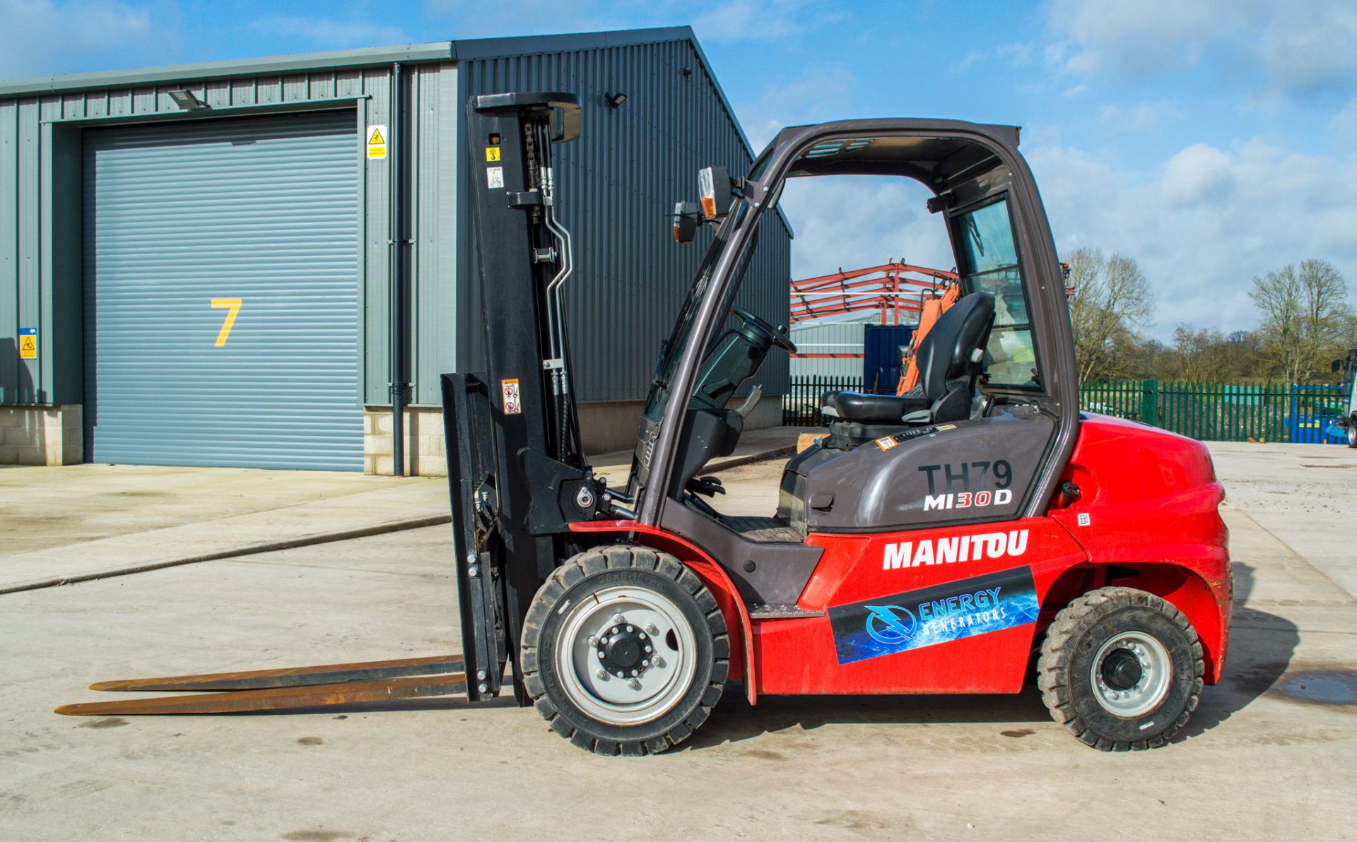 Manitou MI 30D 3 tonne diesel fork lift truck Year: 2020 S/N: 877370 Recorded Hours: 399 TH79 - Image 7 of 18