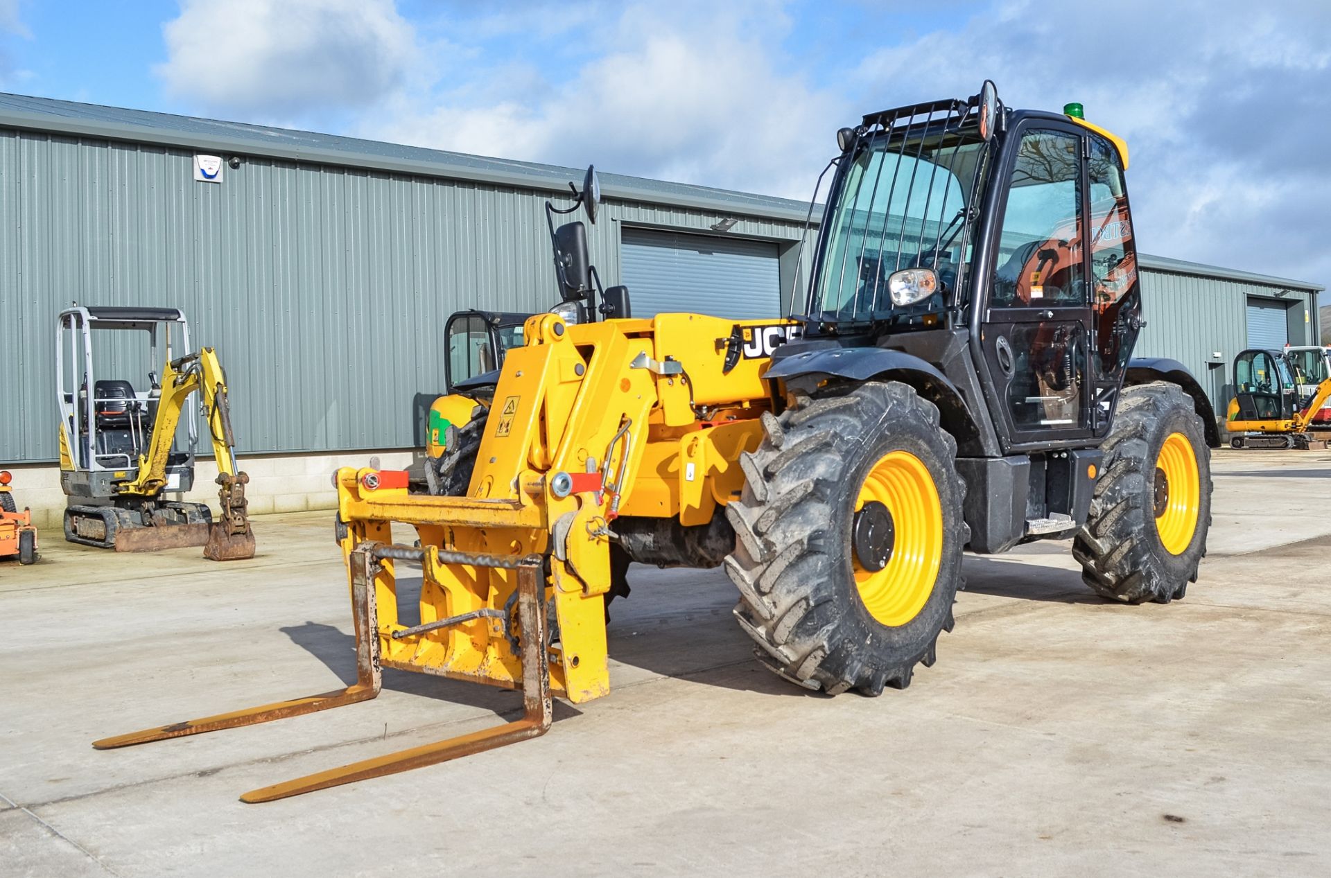 JCB 531-70 7 metre telescopic handler Year: 2021 S/N: 3008922 Recorded Hours: 1001 c/w rear