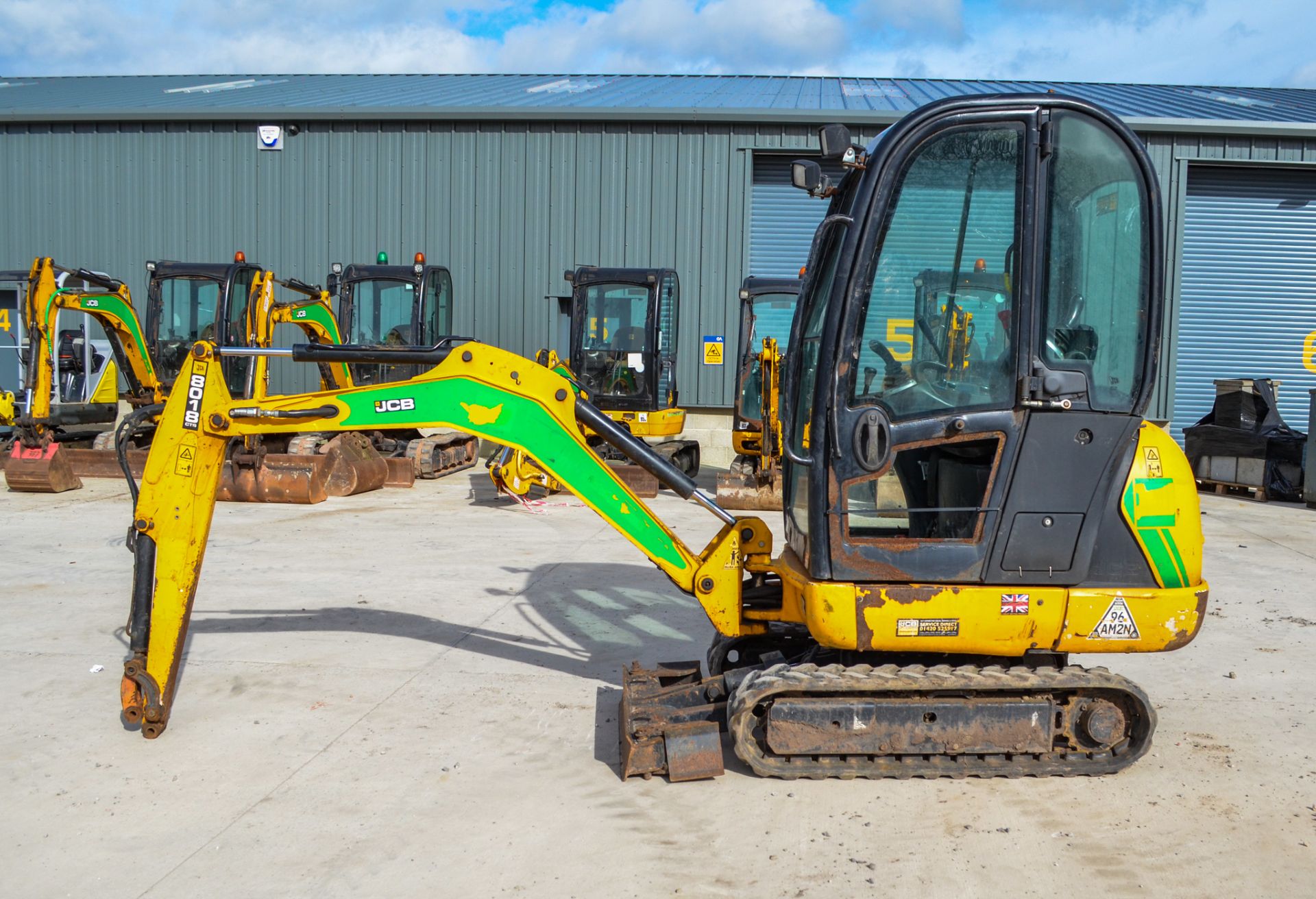 JCB 8018 1.8 tonne rubber tracked mini excavator Year: 2015 S/N: 2335061 Recorded hours: 710 - Image 7 of 19