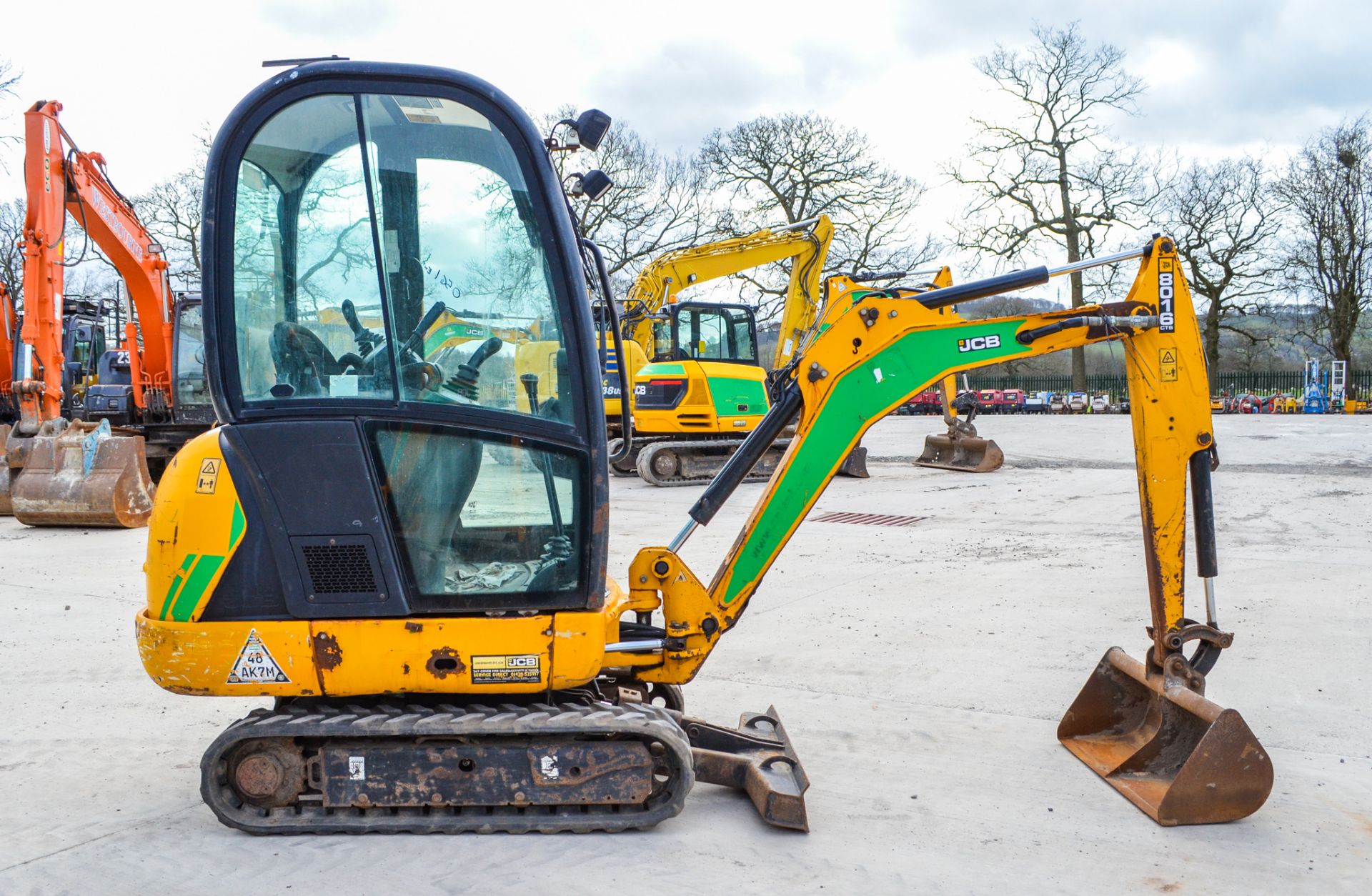 JCB 801.6 1.5 tonne rubber tracked mini excavator Year: 2014 S/N: 2071650 Recorded hours: 2150 - Image 7 of 19