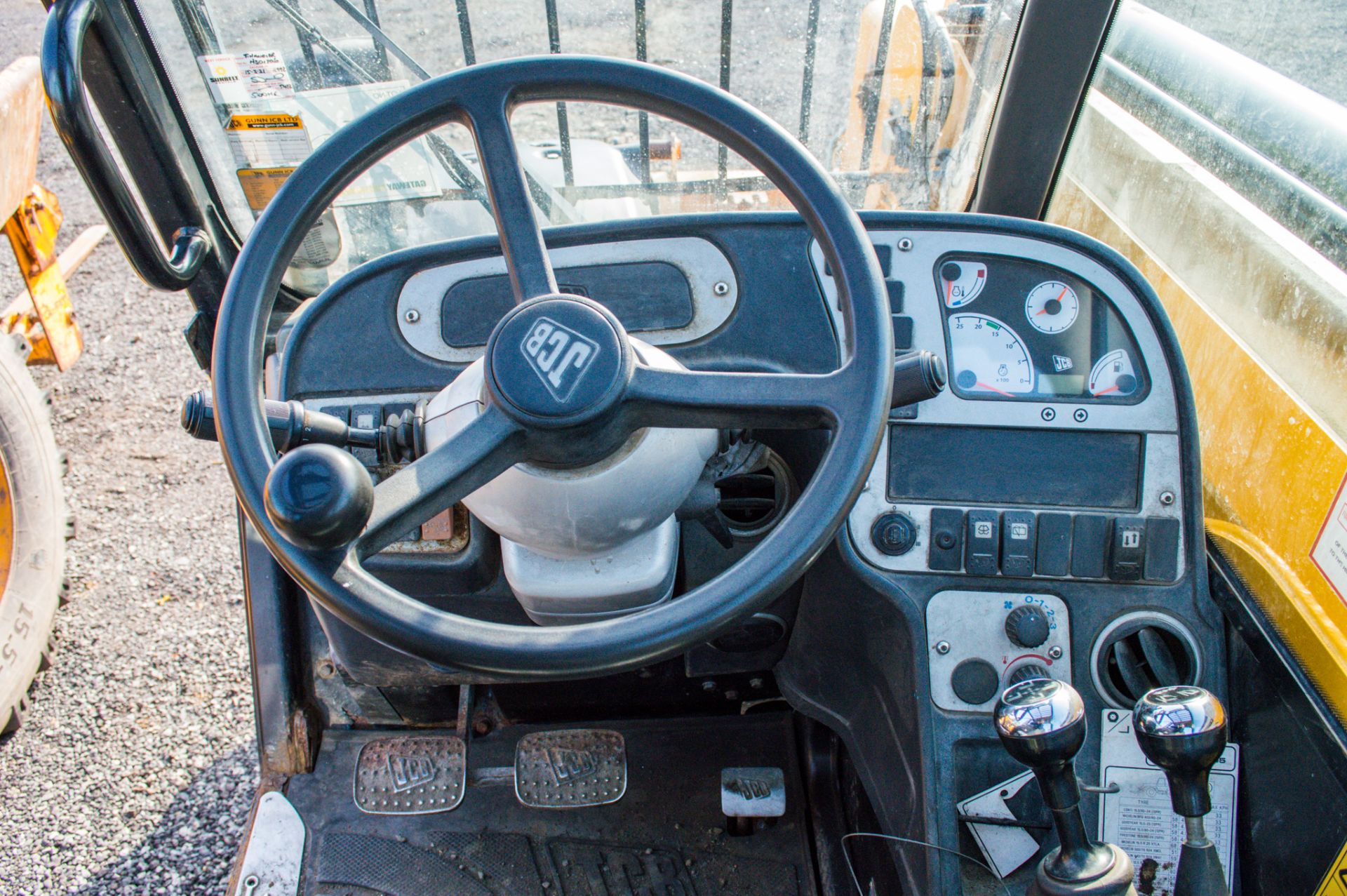 JCB 535 - 95 9.5 metre telescopic handler  Year: 2011 S/N: 1527443 Recorded Hours: 5146 c/w - Image 17 of 18