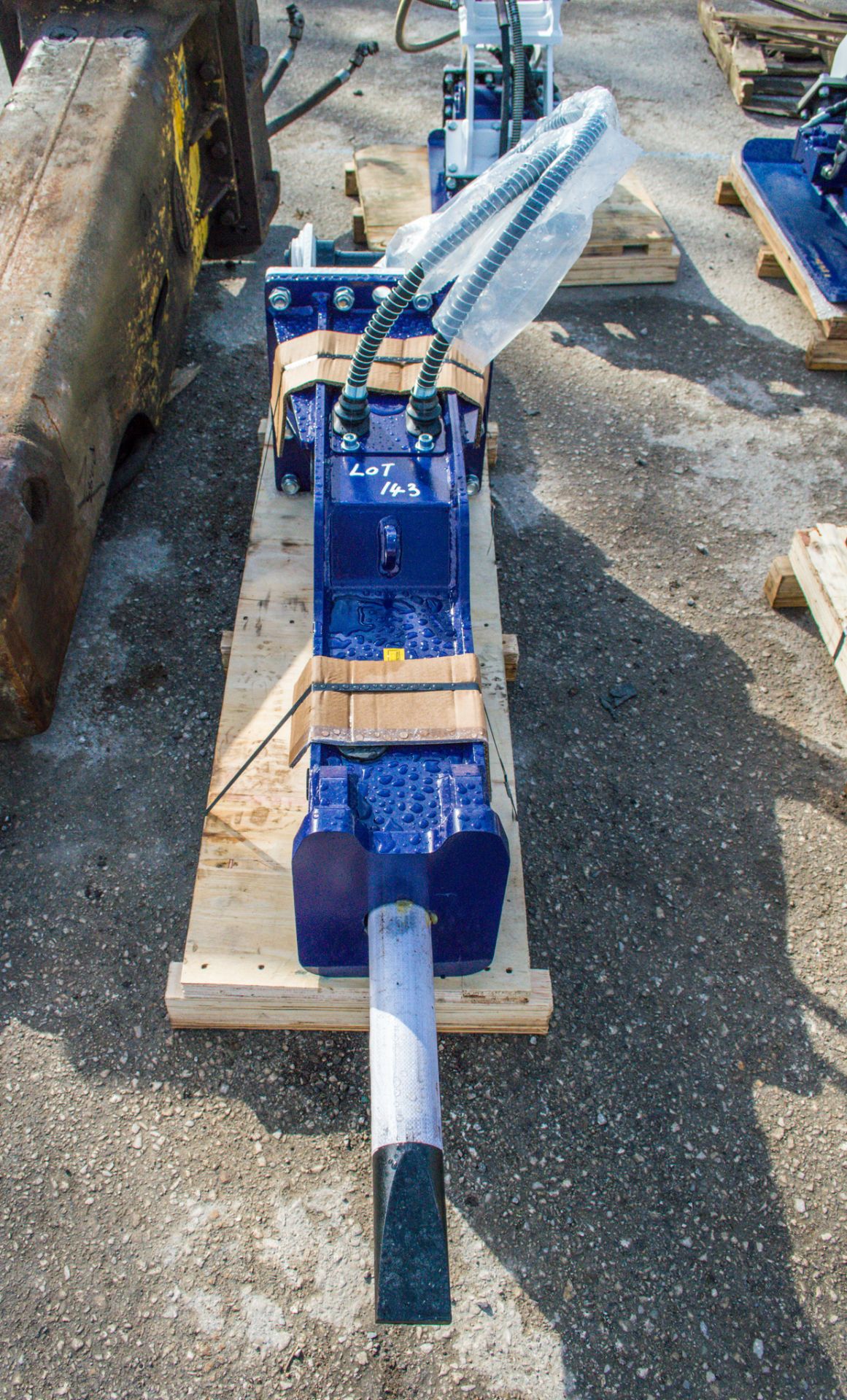 Hirox HD-X20 hydraulic breaker to suit 5-8 tonne excavator ** New and unused ** ** Gassed ** - Image 3 of 3