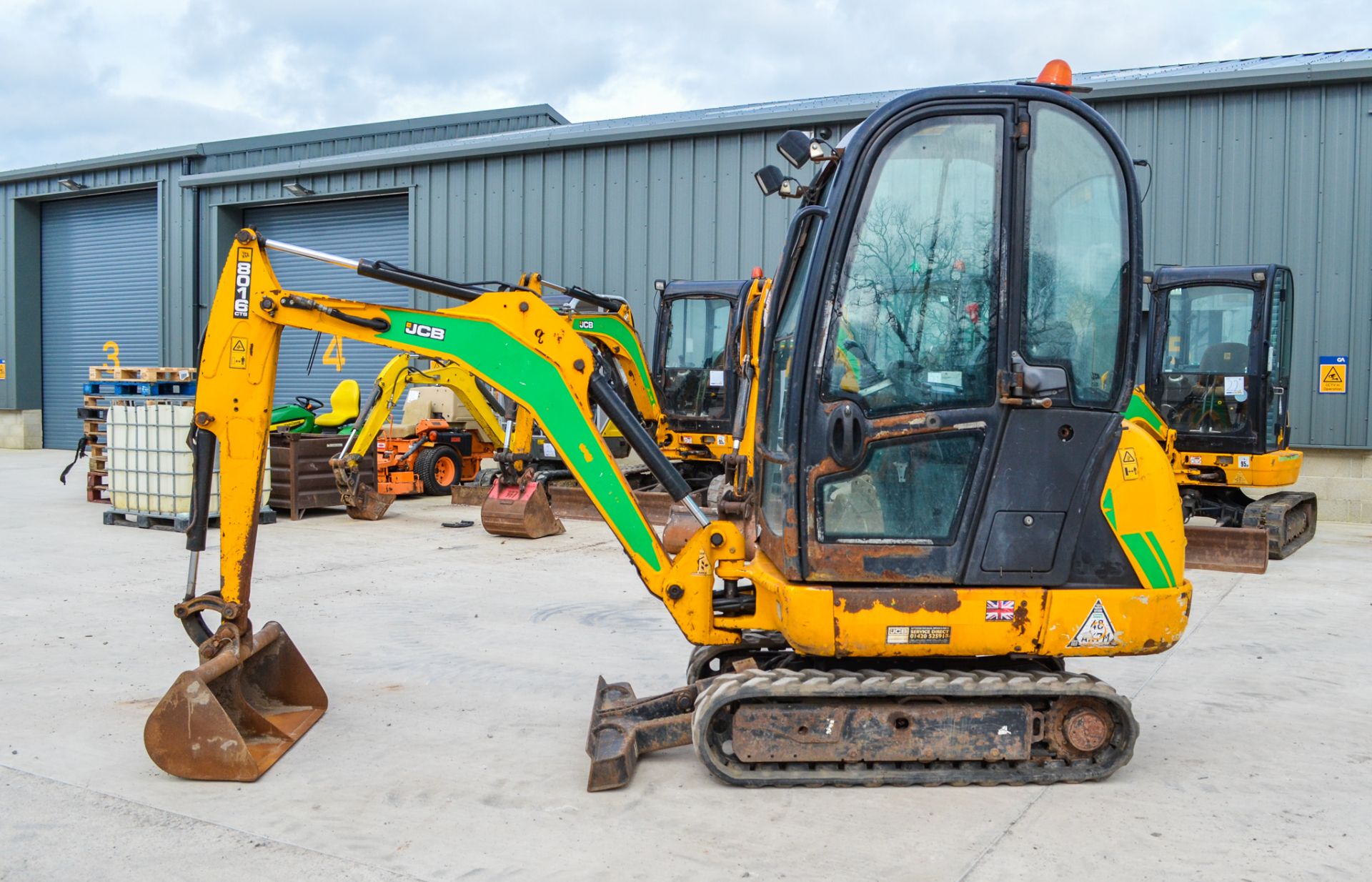 JCB 801.6 1.5 tonne rubber tracked mini excavator Year: 2014 S/N: 2071650 Recorded hours: 2150 - Image 8 of 19