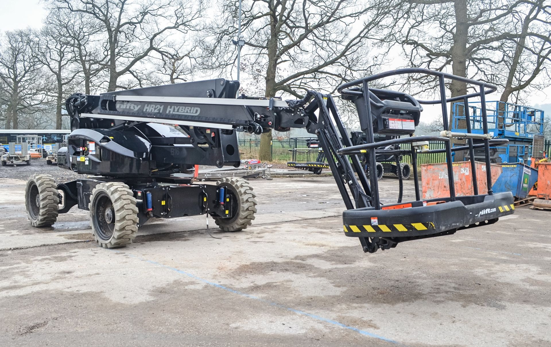 Nifty H21 Hybrid diesel/battery electric 4x4 rough terrain articulated boom lift access platform - Image 2 of 22