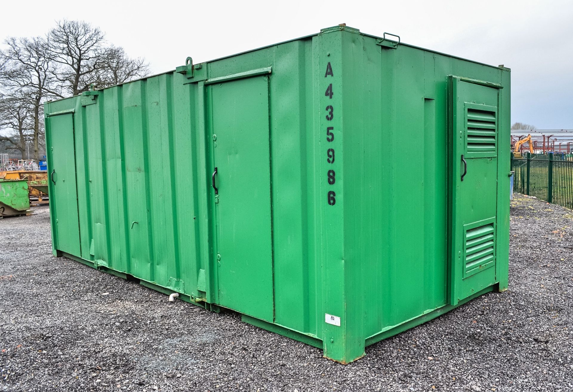 21 ft x 9 ft steel anti vandal welfare unit Comprising of: canteen area, toilet & generator room c/w - Image 4 of 11