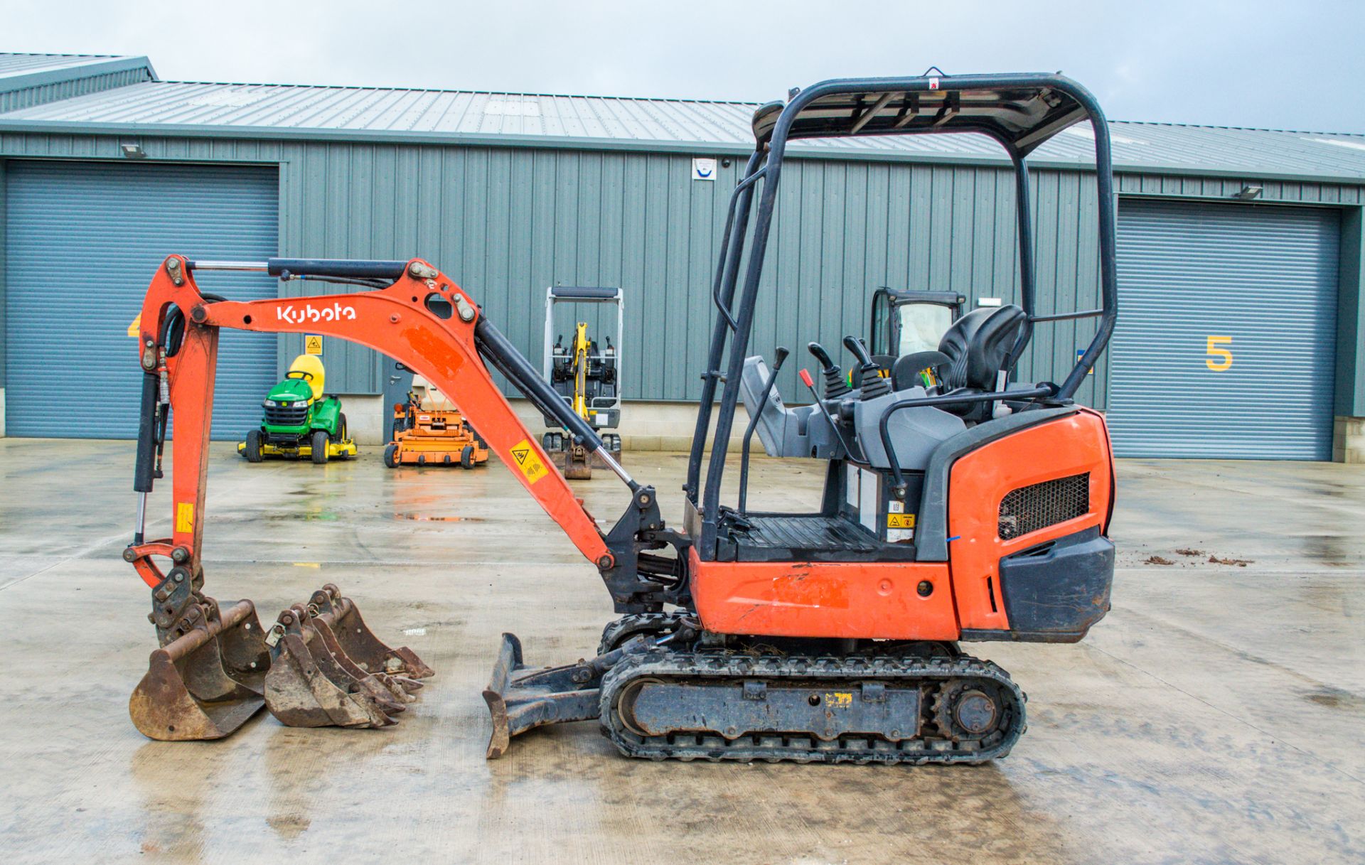 Kubota KX015-4 1.5 tonne rubber tracked mini excavator Year: 2016 S/N: 60177 Recorded Hours: 1870 - Image 8 of 18