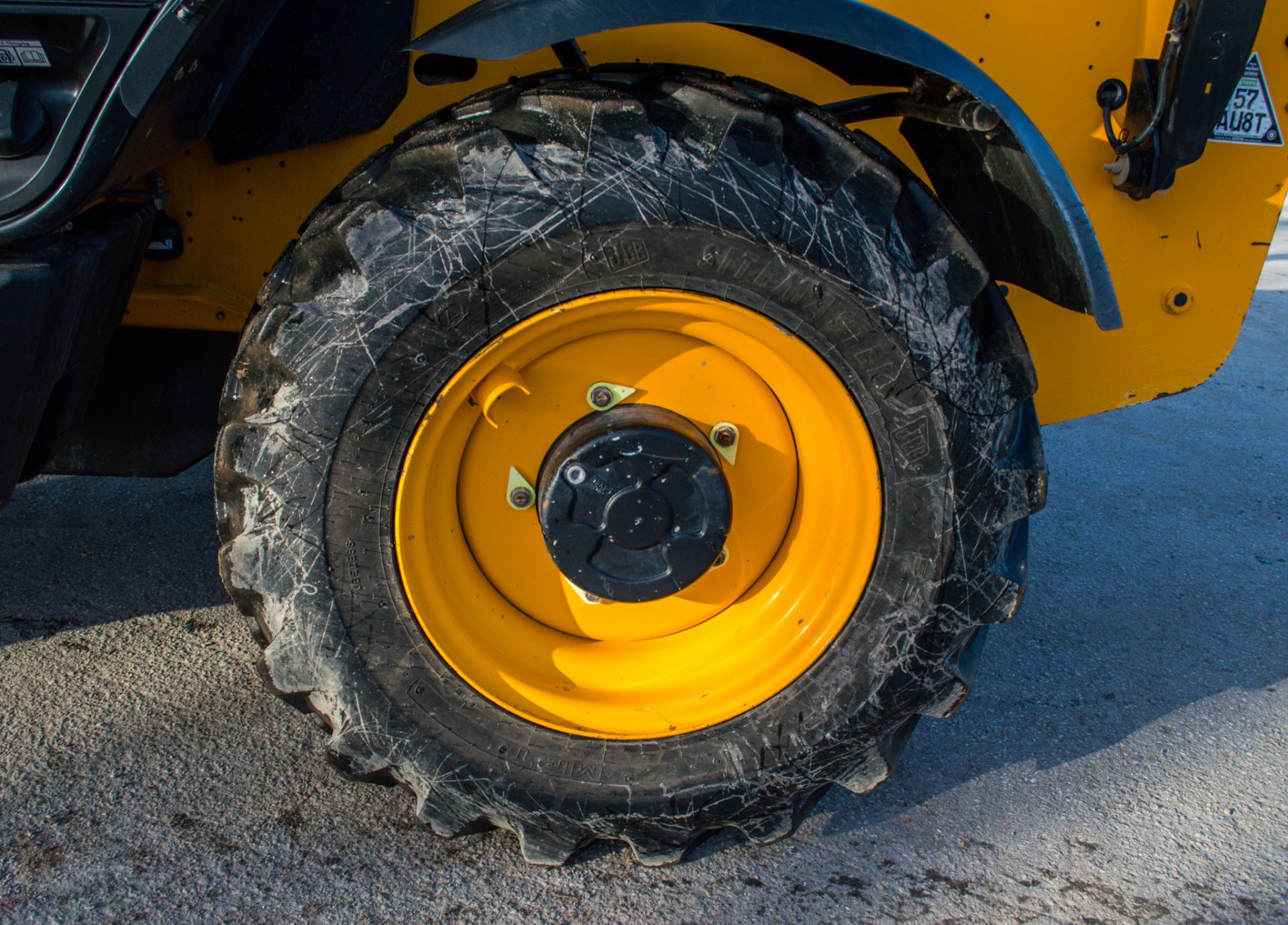 JCB 535-125 Hi-Viz 12.5 metre telescopic handler Year: 2018 S/N: 29591 Recorded Hours: 4651 - Image 9 of 23