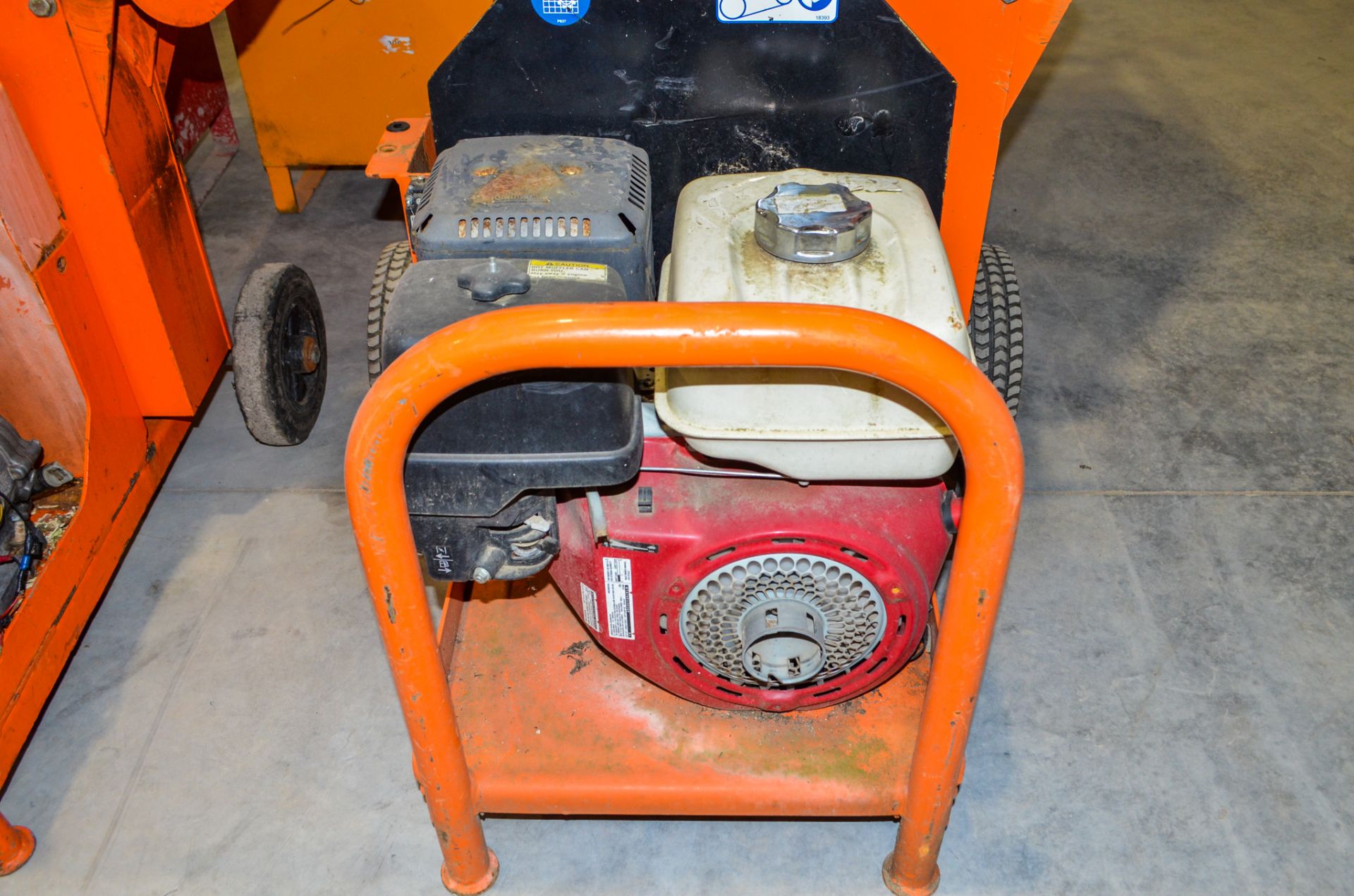 Timberwolf TW13/75G petrol driven wood chipper/shredder ** Pull cord assembly missing ** - Image 2 of 2