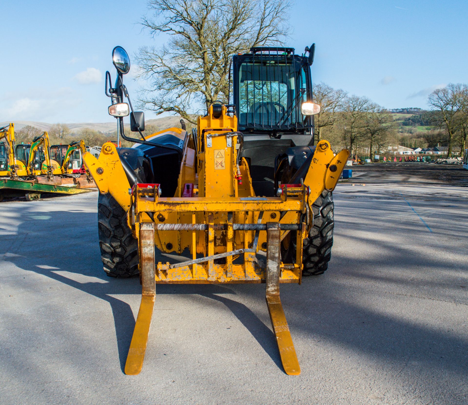 JCB 535-125 Hi-Viz 12.5 metre telescopic handler Year: 2018 S/N: 29594 Recorded Hours: 4471 MT68XKU - Image 5 of 22