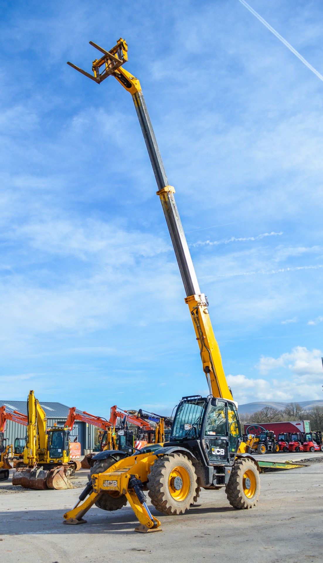 JCB 535-125 Hi-Viz 12.5 metre telescopic handler Year: 2014 S/N: 343679 Recorded hours: 5276 c/w - Image 13 of 24