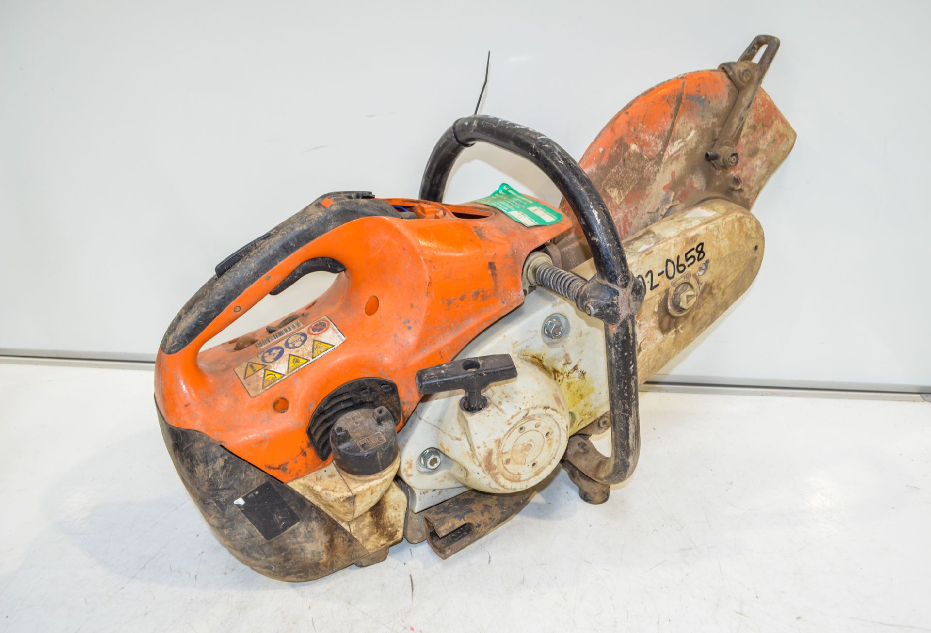 Stihl TS410 petrol driven cut off saw ** Top cover missing ** 1902065 - Image 2 of 2