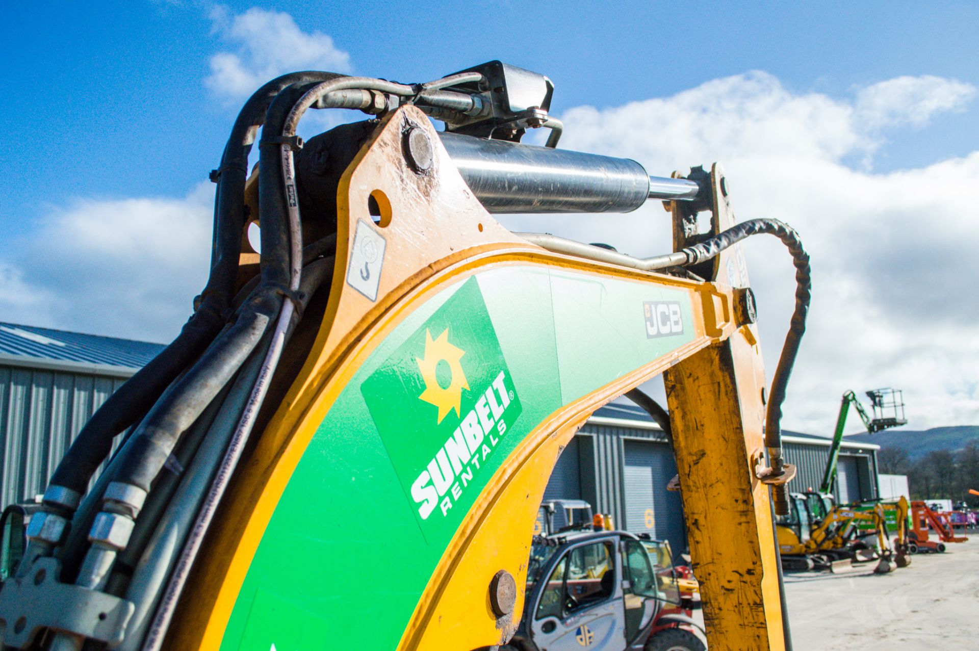 JCB 8055 RTS 5.5 tonne rubber tracked midi excavator Year: 2015 S/N: 26228 Recorded Hours: 2353 - Image 11 of 22