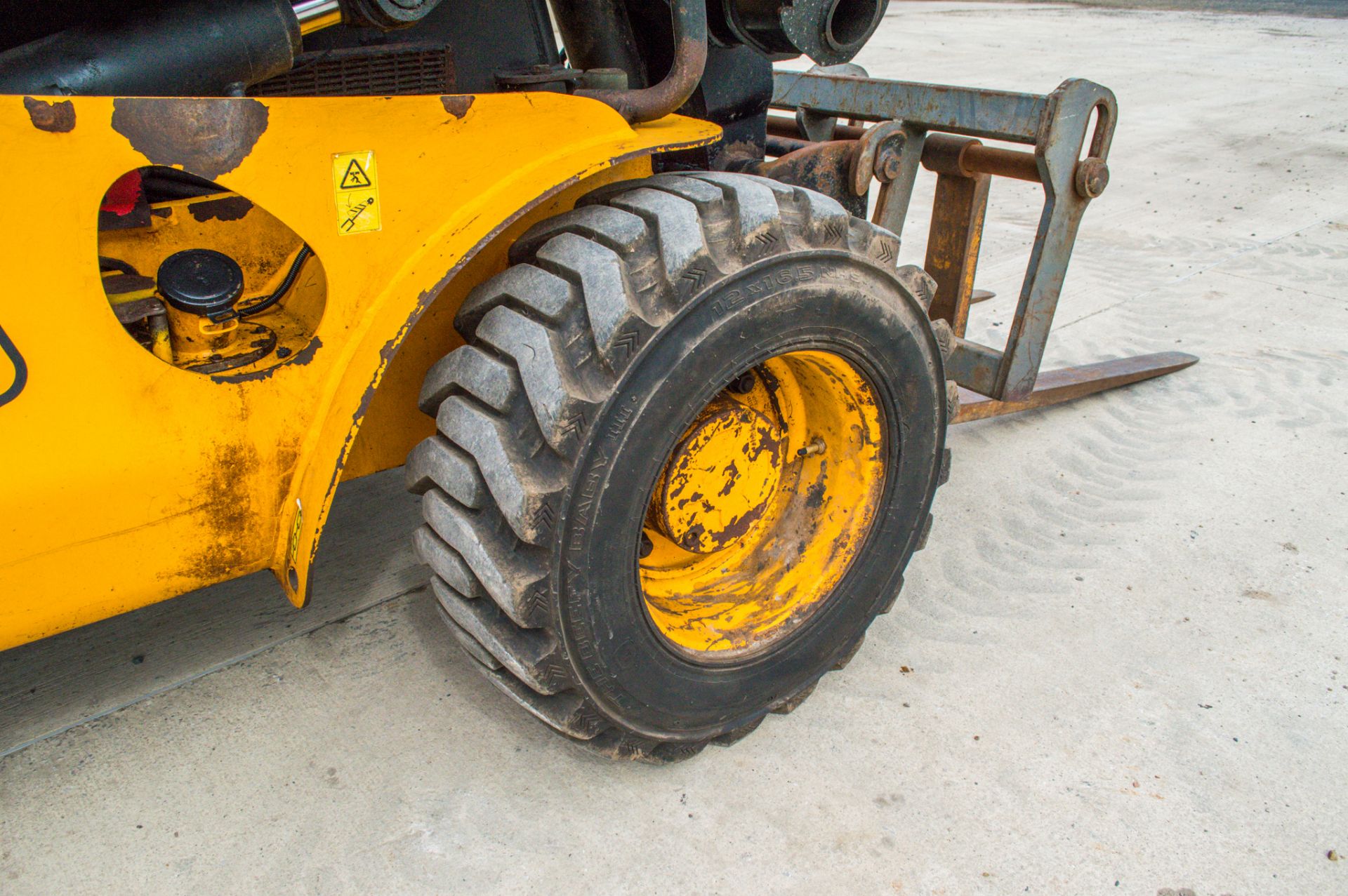 JCB 520-40 4 metre telescopic handler  Year: 2006  S/N: 1013517 Recorded Hours: Clock broken ** - Image 17 of 23