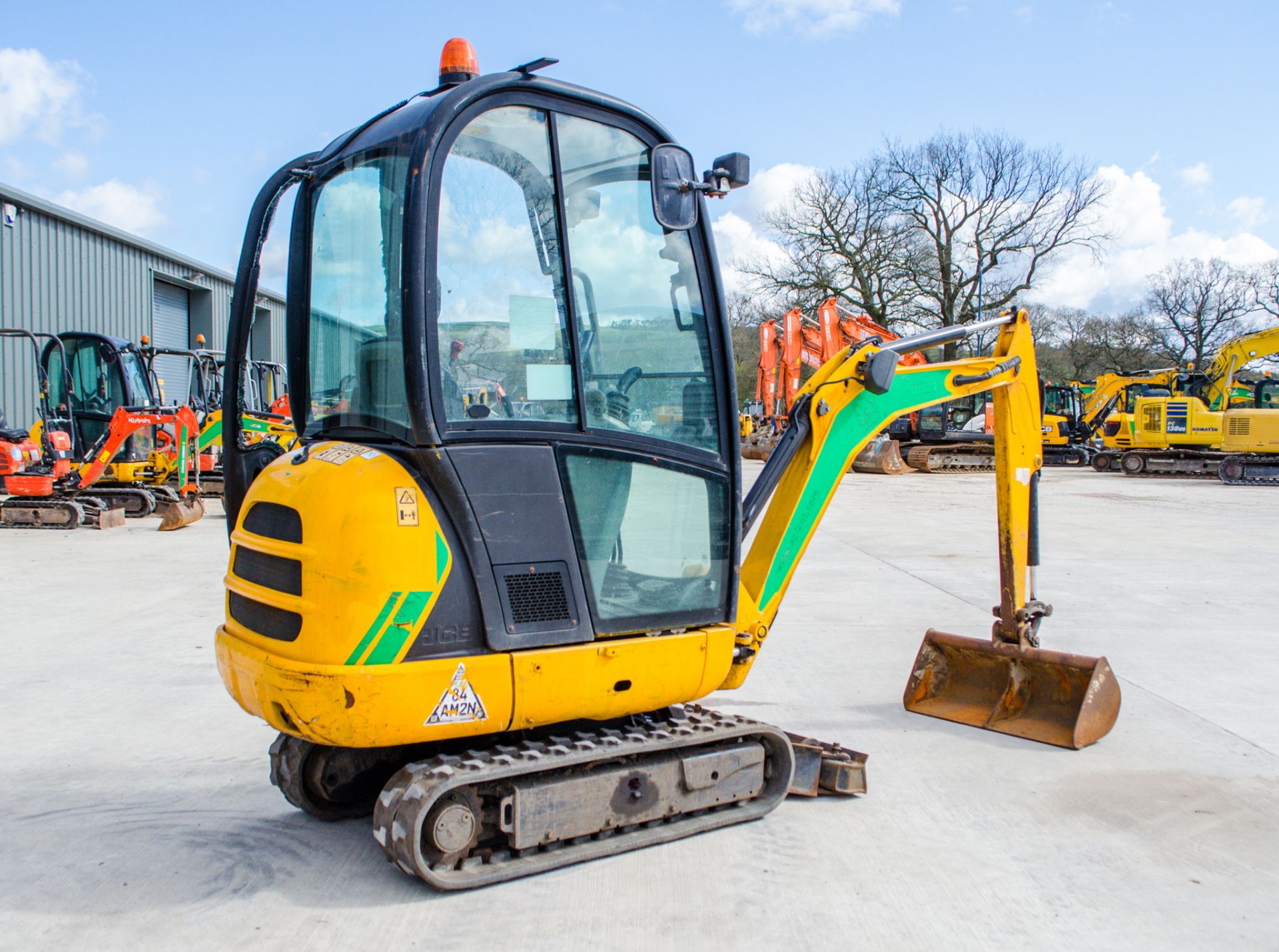 JCB 8018 1.8 tonne rubber tracked mini excavator Year: 2015 S/N: 233560 Recorded Hours: 2597 - Image 3 of 21
