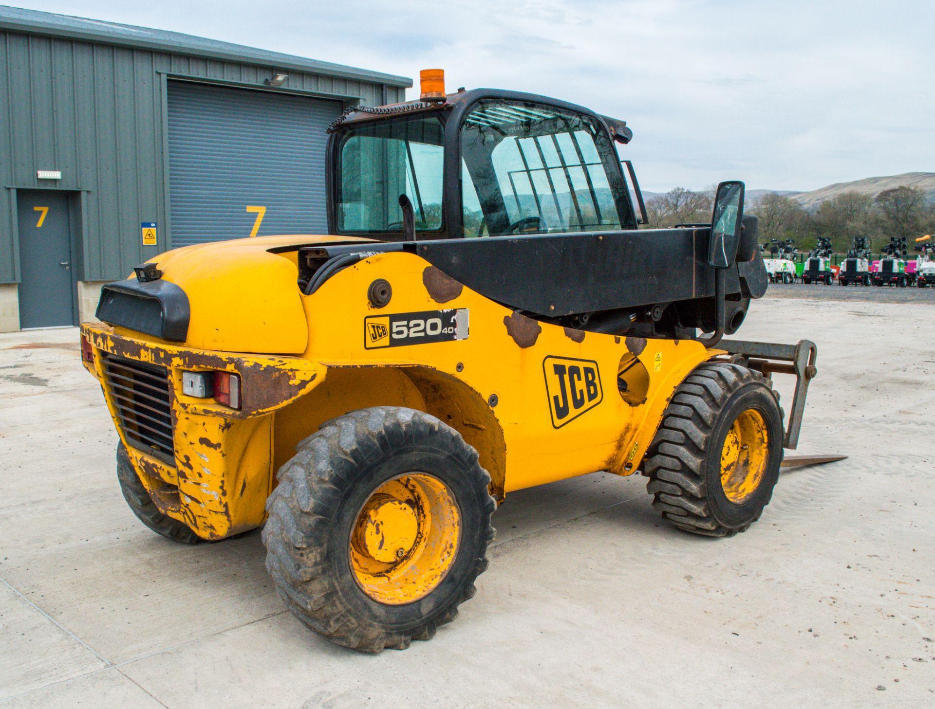 JCB 520-40 4 metre telescopic handler  Year: 2006  S/N: 1013517 Recorded Hours: Clock broken ** - Image 3 of 23