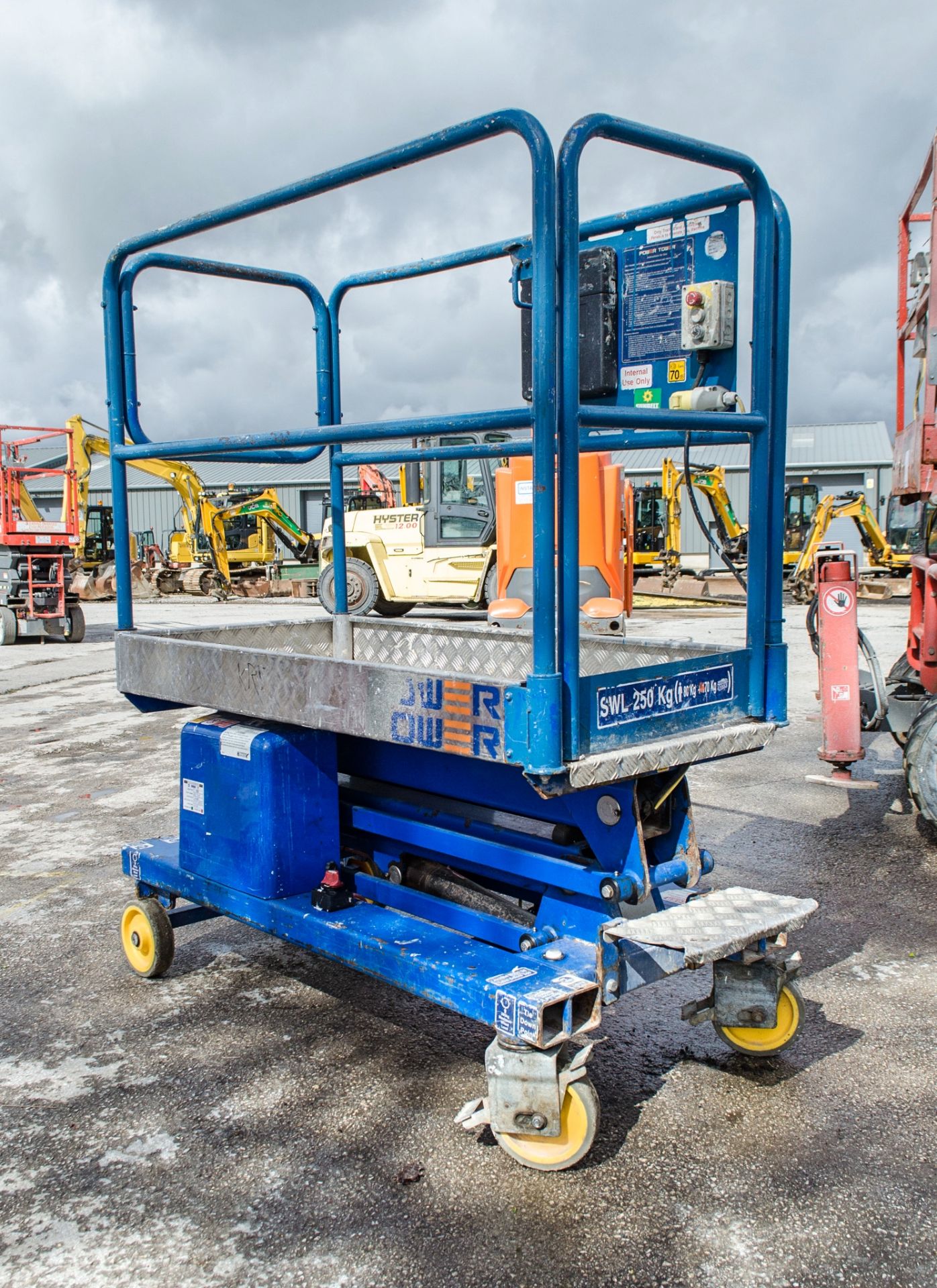Power Tower battery electric push around access platform Year: 2015 S/N: 25780915A A667200 - Image 2 of 6