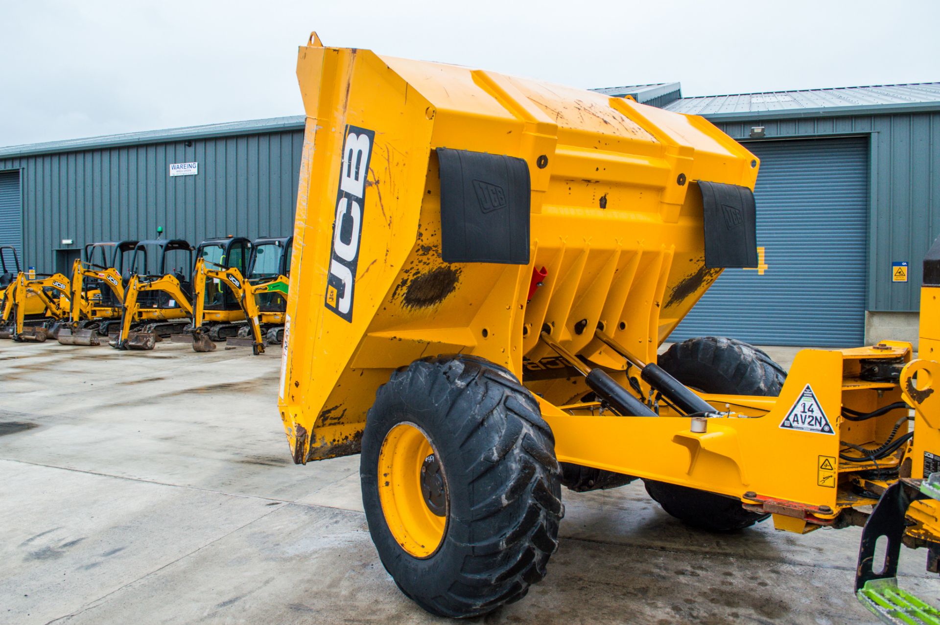 JCB 9T-1 9 tonne straight skip dumper  Year: 2018 S/N: J2561867 Recorded Hours: 1404 - Image 16 of 23