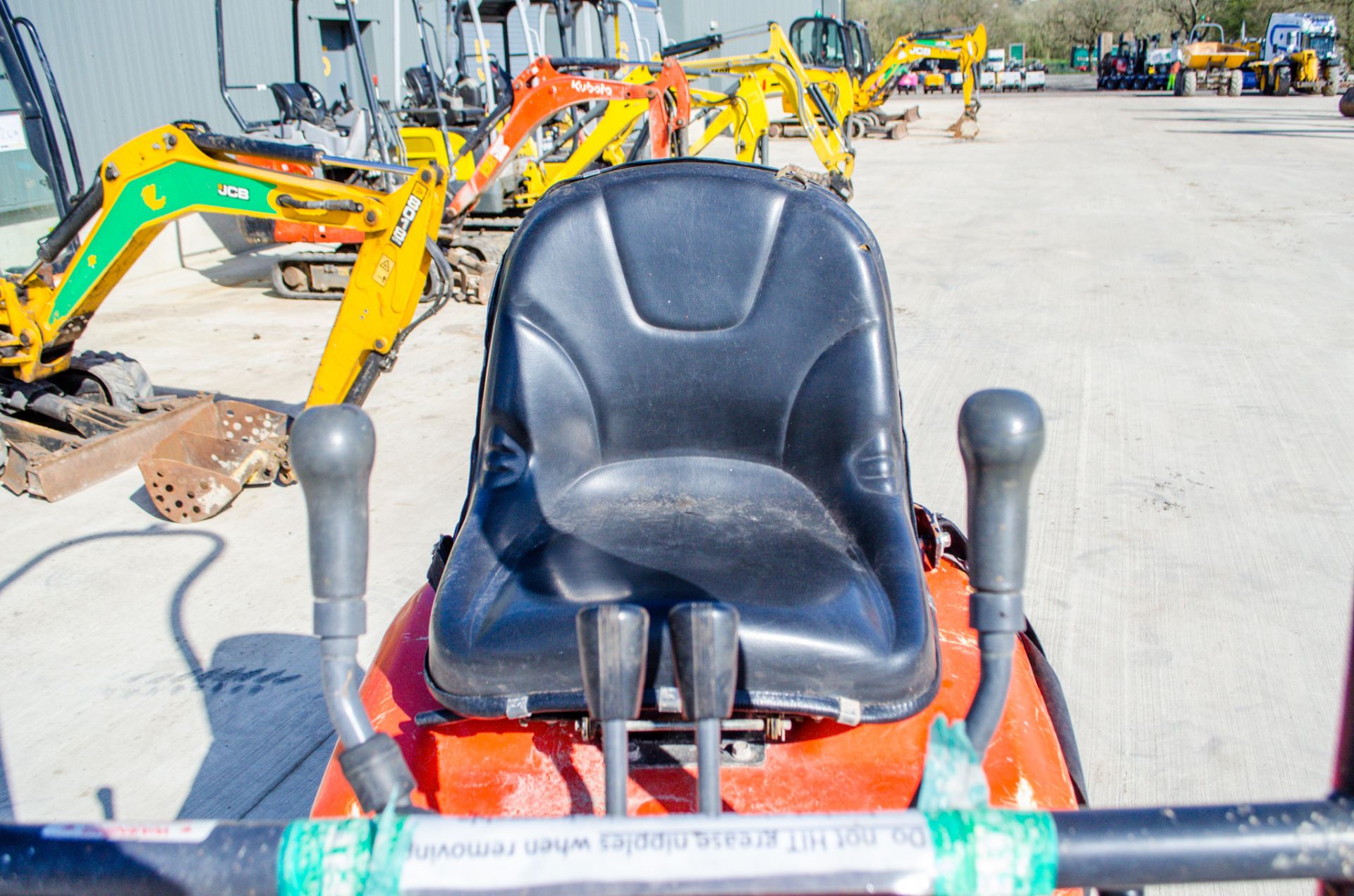 Kubota K008-3 0.8 tonne rubber tracked micro excavator Year: 2016 S/N: 28216 Recorded Hours: 1436 - Image 16 of 18