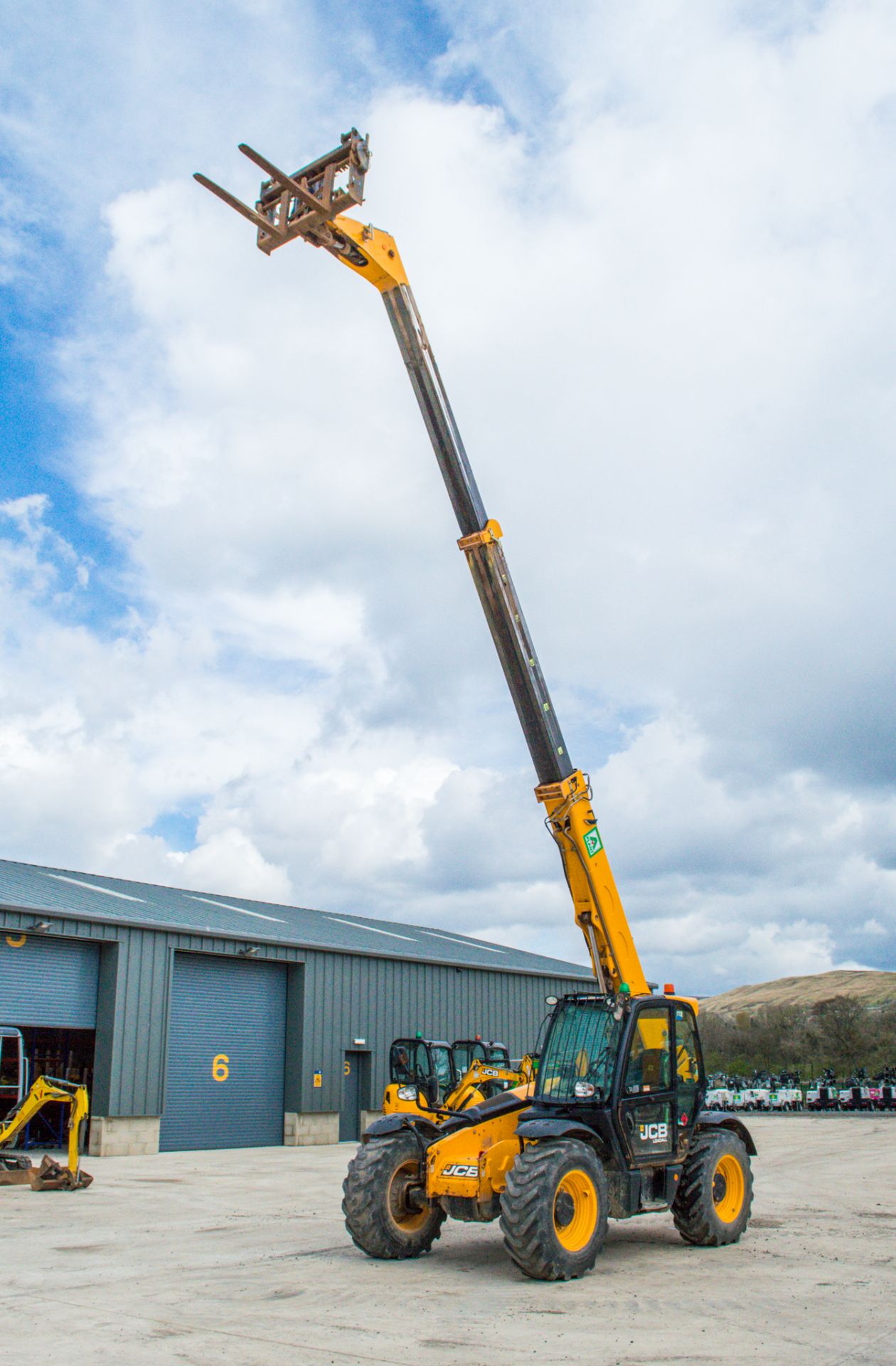 JCB 535-95 9.5 metre telescopic handler Year: 2017  S/N: 565323 Recorded Hours: 2960 c/w rear camera - Image 14 of 27