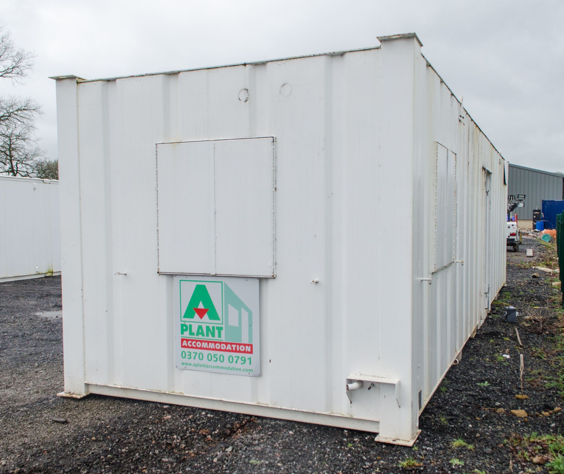 32 ft x 10 ft steel anti vandal site office unit Comprising of: Lobby, canteen area & office c/w - Image 3 of 7