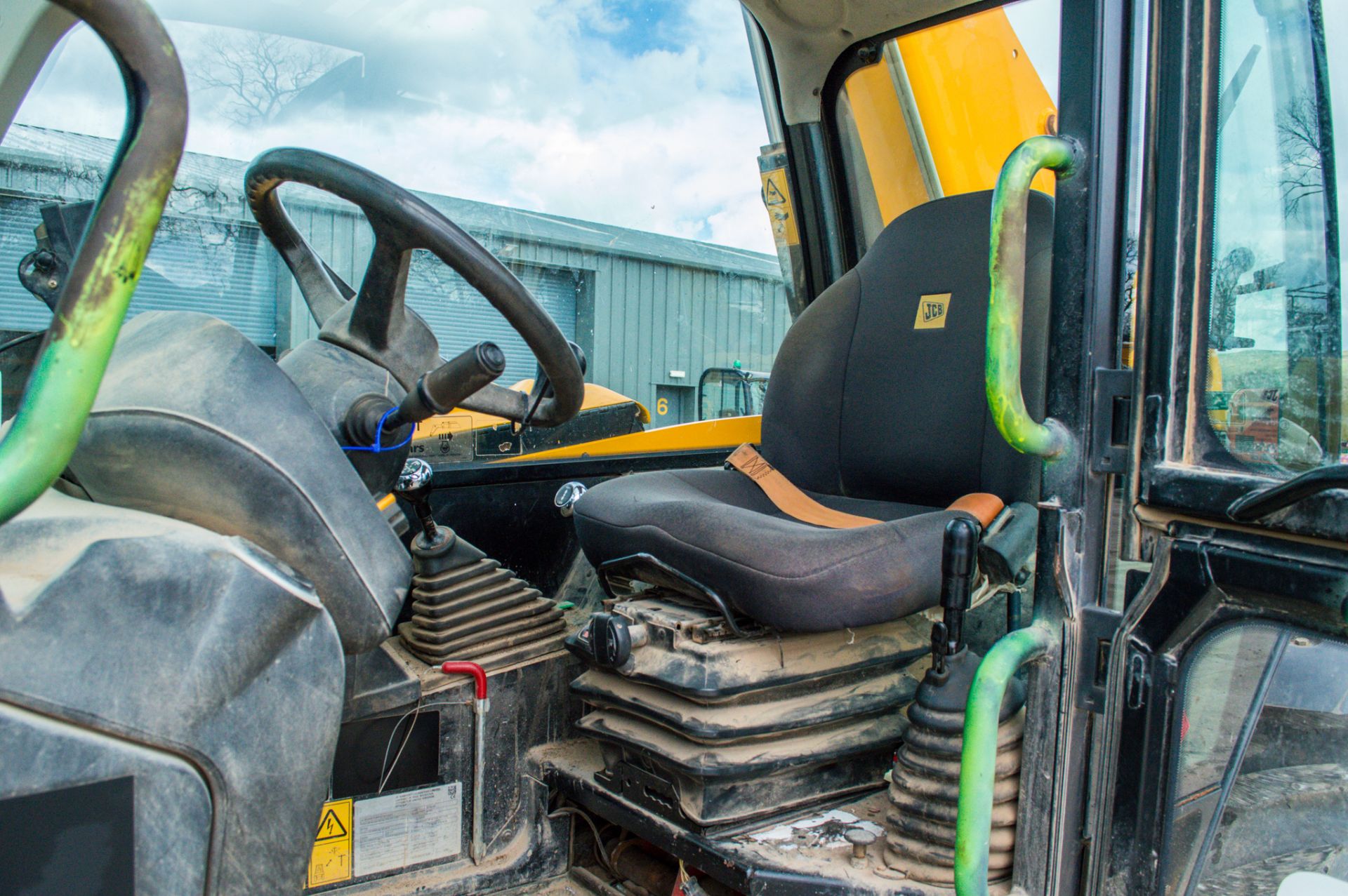 JCB 535-95 9.5 metre telescopic handler Year: 2017  S/N: 565323 Recorded Hours: 2960 c/w rear camera - Image 23 of 27