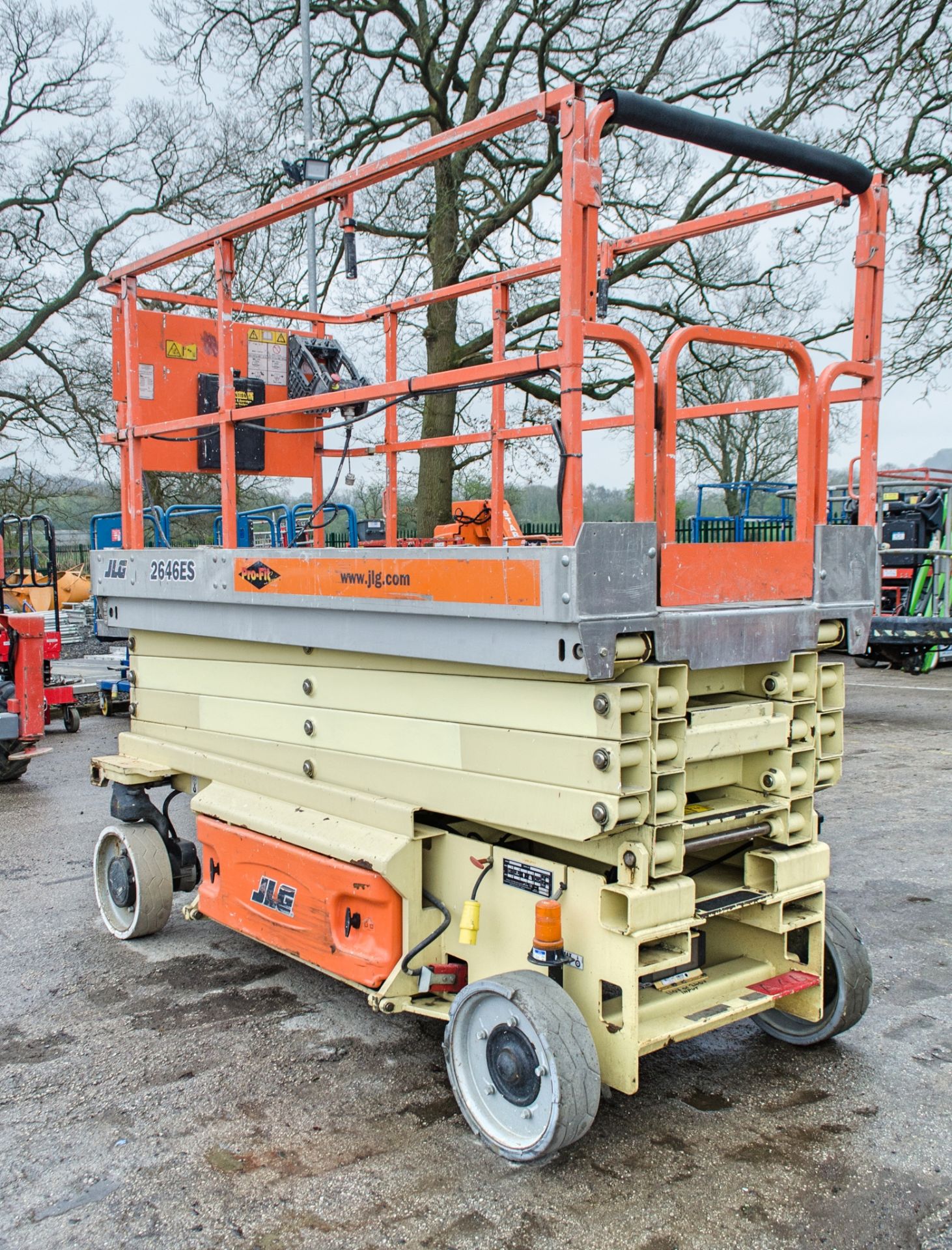 JLG 2646 battery electric scissor lift Year: 2008 S/N: 1200010447 Recorded Hours: 275 R326 - Image 2 of 9