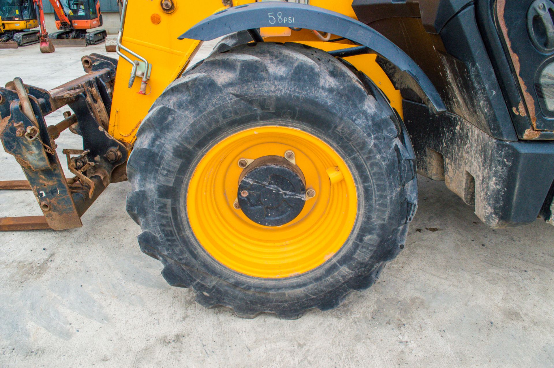 JCB 535-95 9.5 metre telescopic handler Year: 2017  S/N: 565323 Recorded Hours: 2960 c/w rear camera - Image 9 of 27