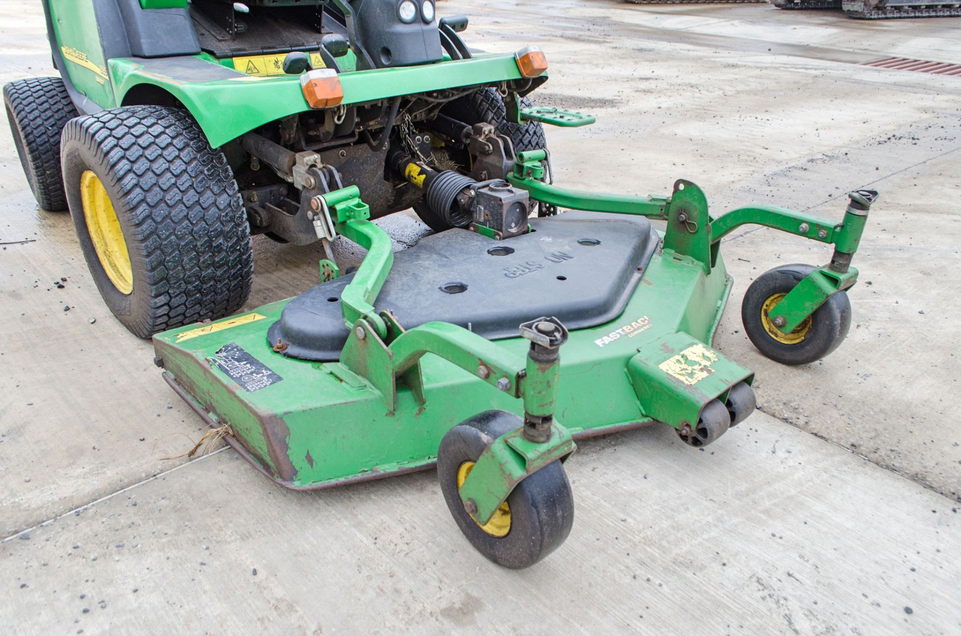 John Deere 1565 Series 2 4WD diesel ride on lawn mower S/N: 125316 Recorded Hours: 2004 - Image 9 of 16