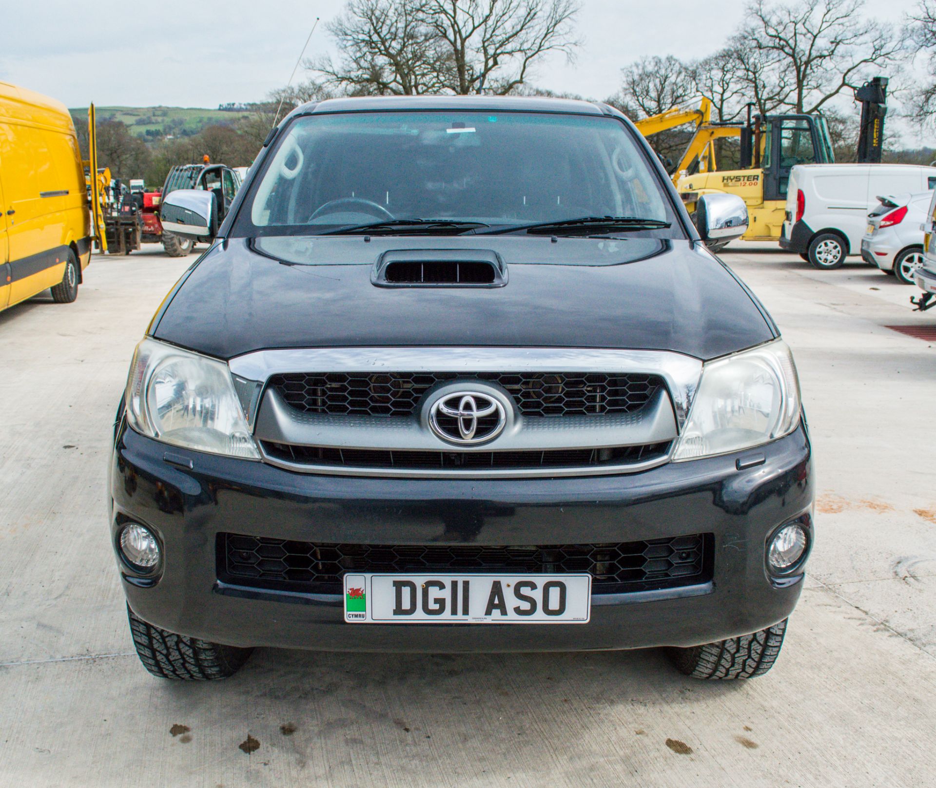 Toyota Hilux 3.0 D-4D 171 Invincible 4wd automatic double cab pick up (No VAT) - Image 5 of 30