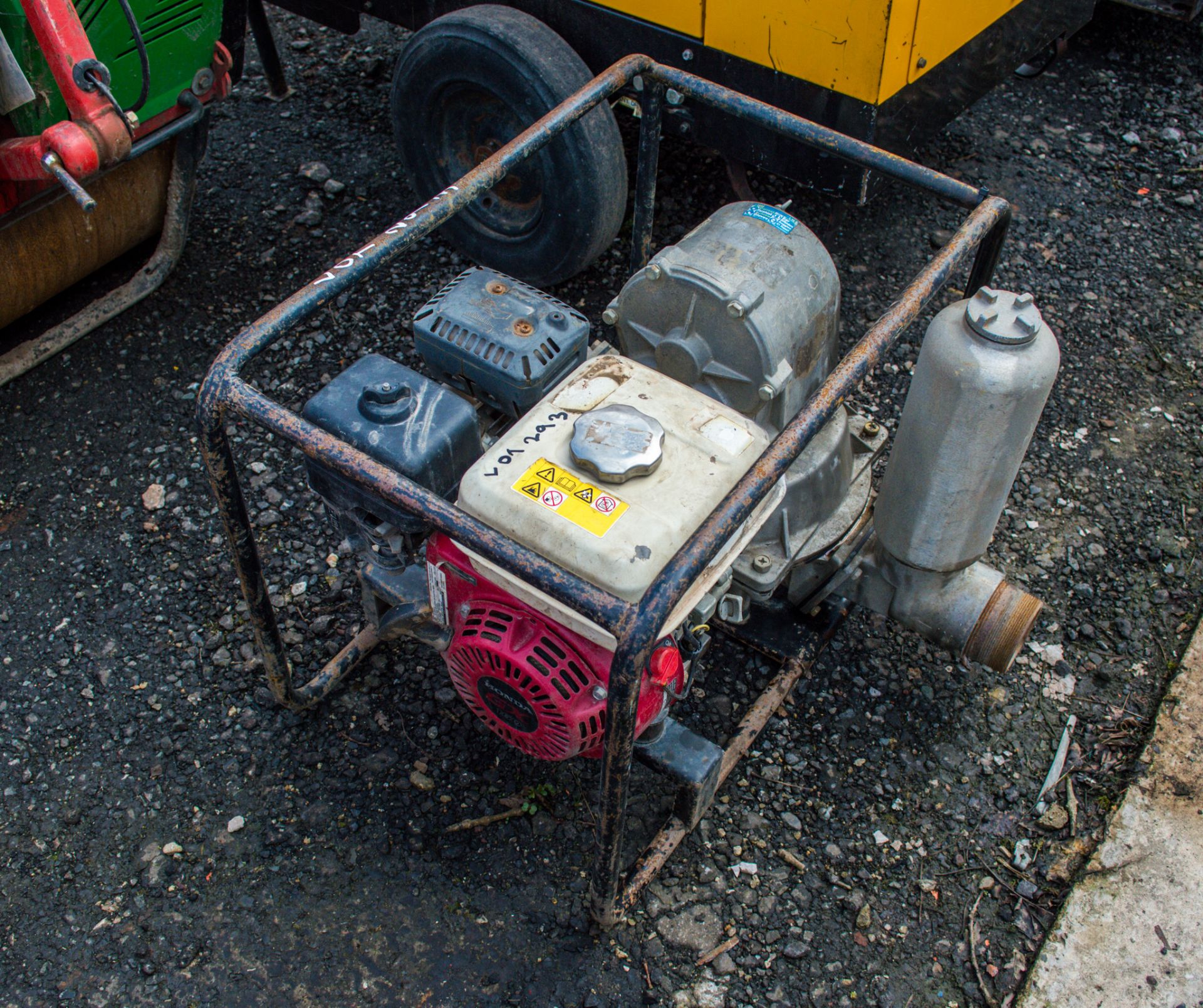 Petrol driven water pump A705402