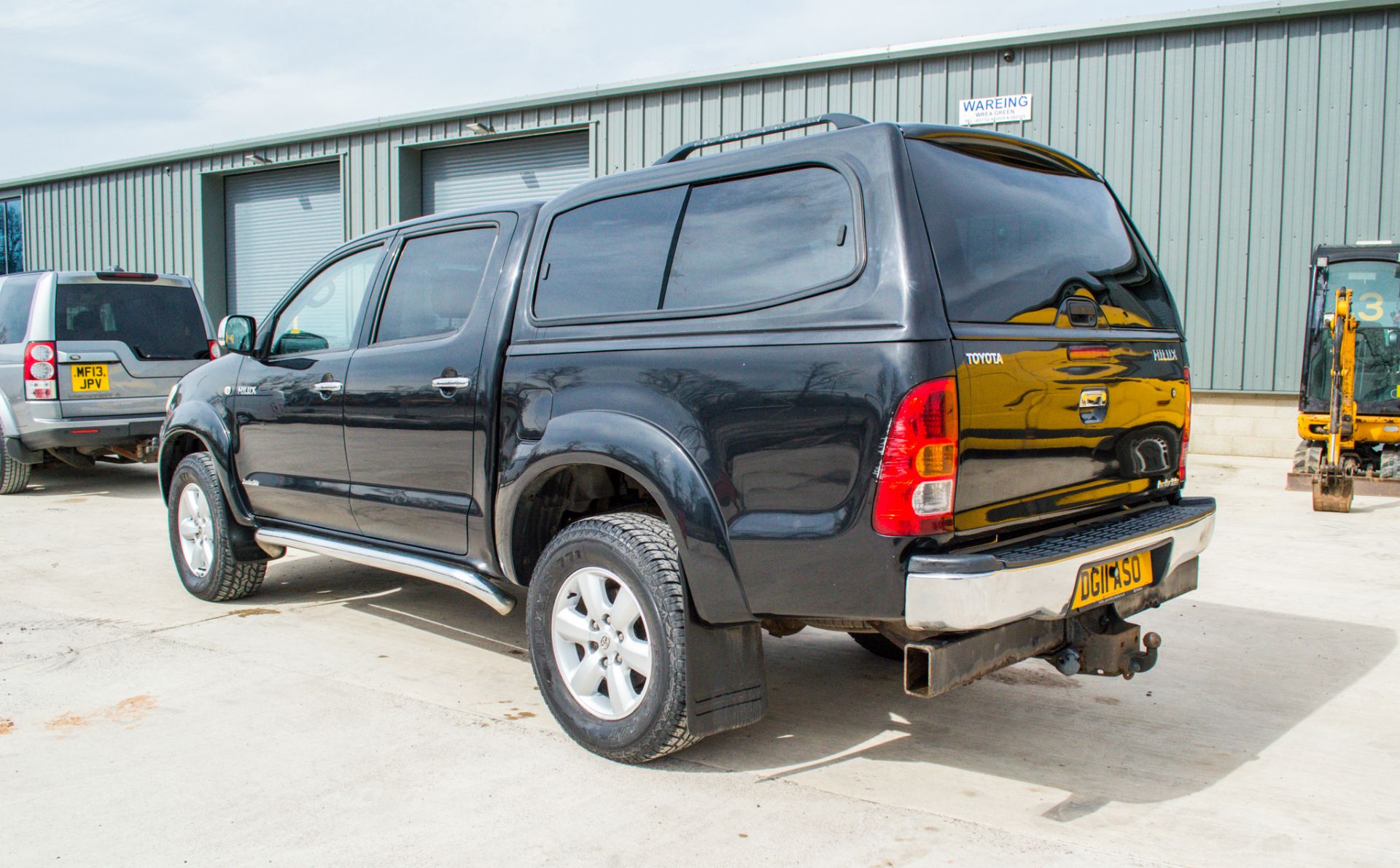 Toyota Hilux 3.0 D-4D 171 Invincible 4wd automatic double cab pick up (No VAT) - Image 4 of 30