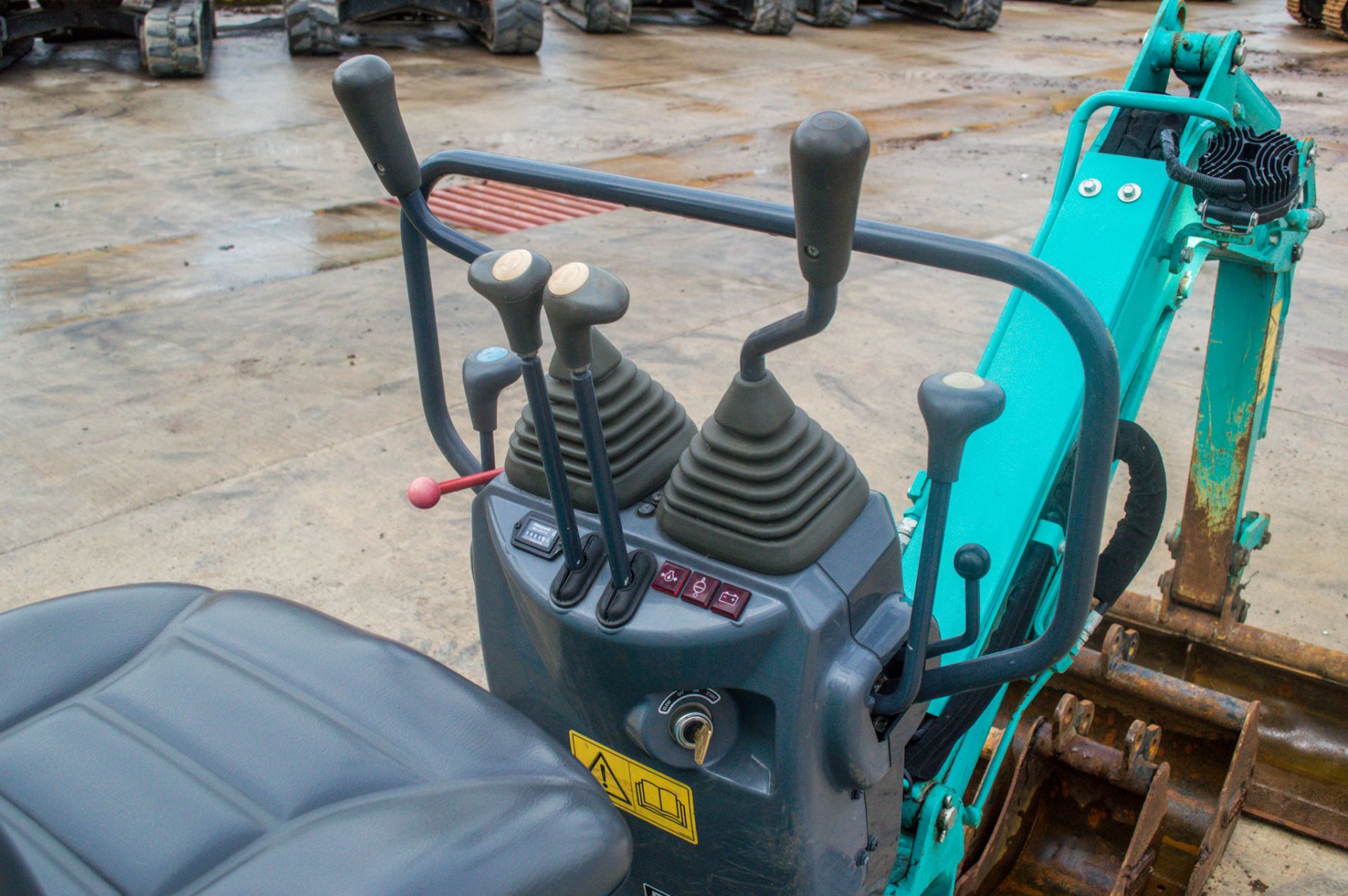 Kobelco SK08 0.8 tonne rubber tracked micro excavator Year: 2018 S/N: PT07-04045 Recorded Hours: 454 - Image 19 of 19