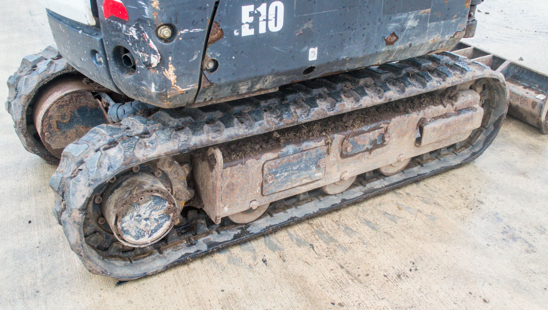 Bobcat E10 1 tonne rubber tracked micro excavator Year: 2016 S/N: A33P14942 Recorded Hours: 1084 - Image 9 of 19