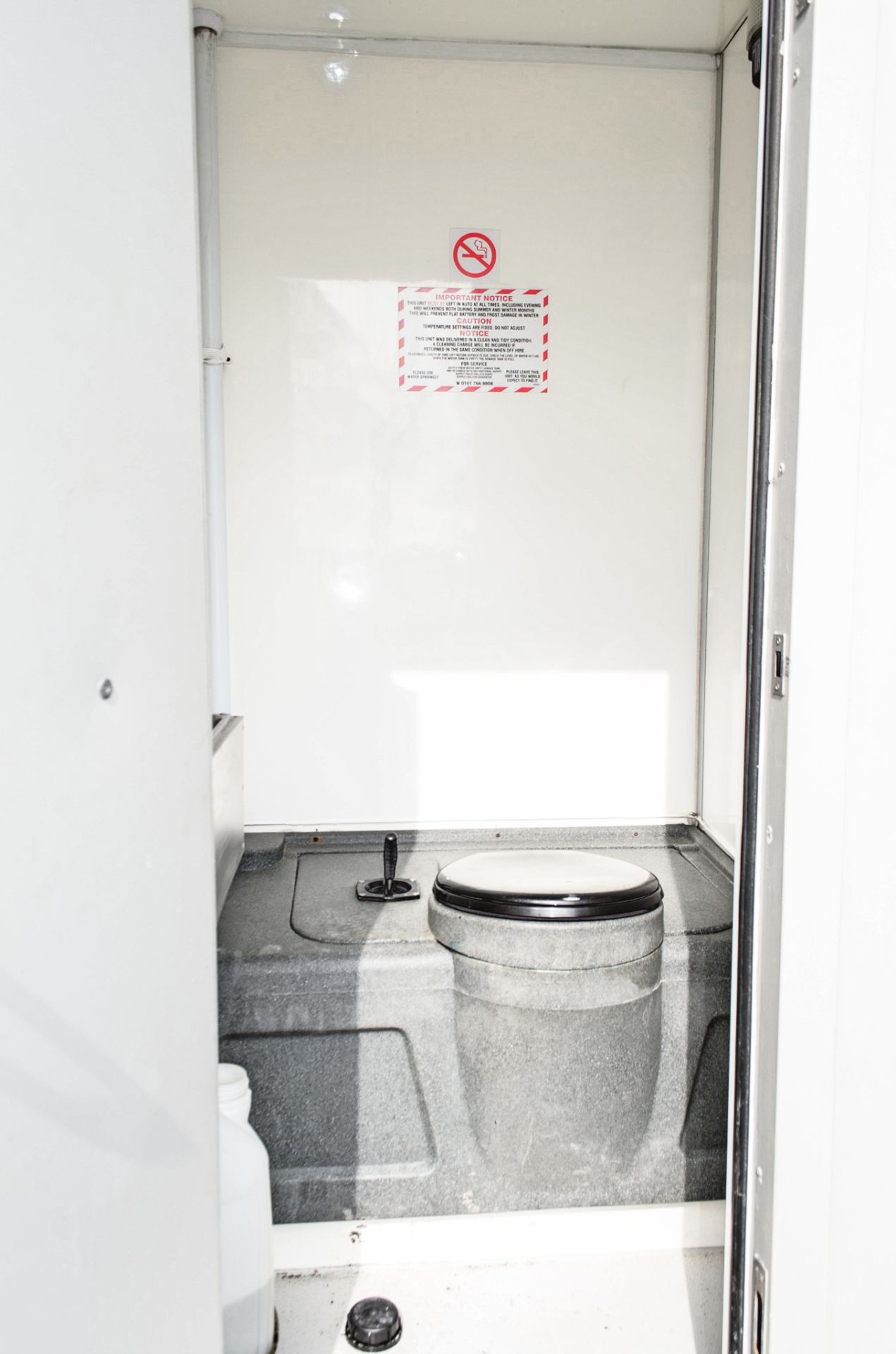 14 ft x 7 ft steel anti vandal mobile welfare site unit Comprising of: canteen, toilet & drying room - Image 8 of 10