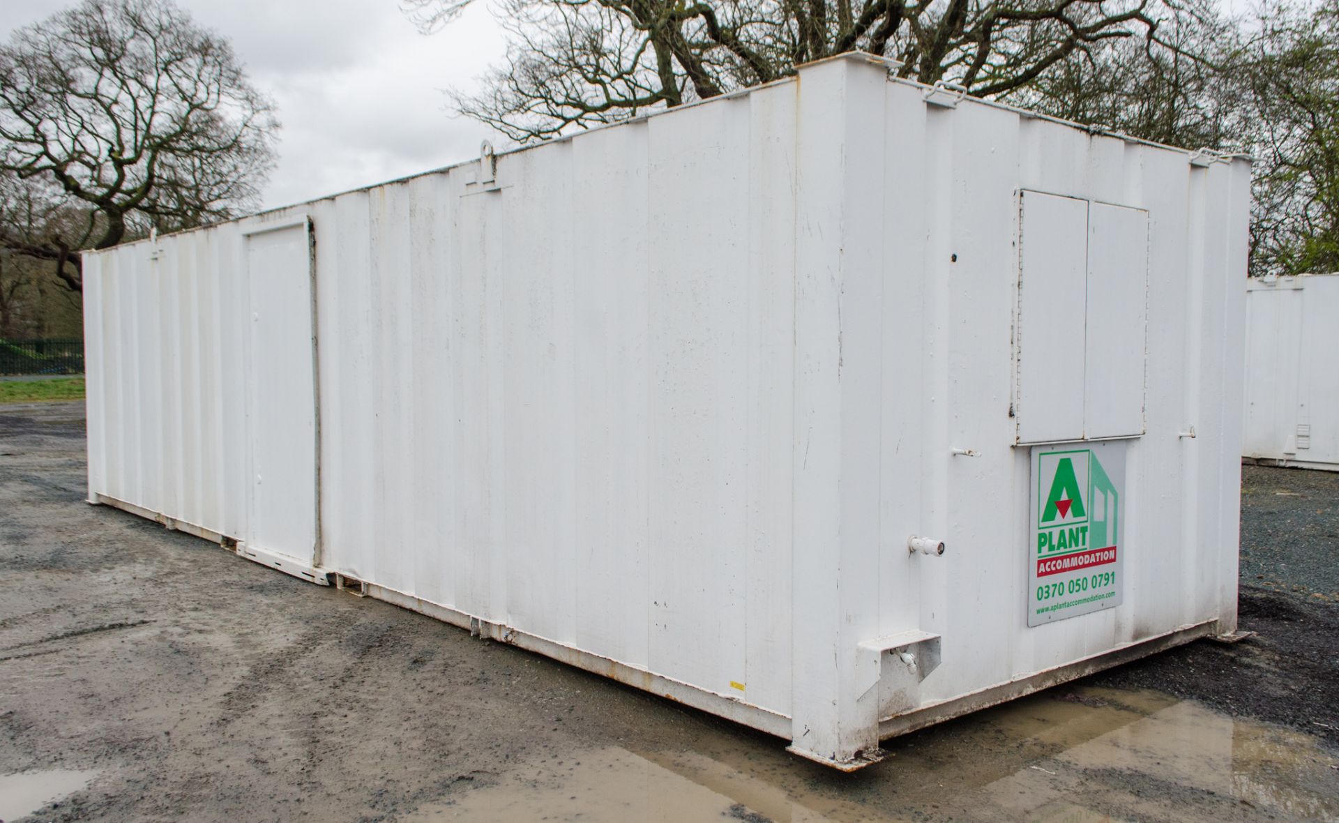 32 ft x 10 ft steel anti vandal site office unit c/w keys A571846 - Image 2 of 6