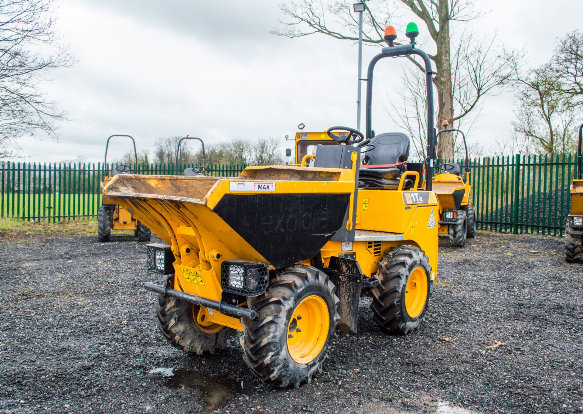 JCB 1T-2  1 tonne hi-tip dumper Year: 2019 S/N: 2915758 Recorded Hours: 272