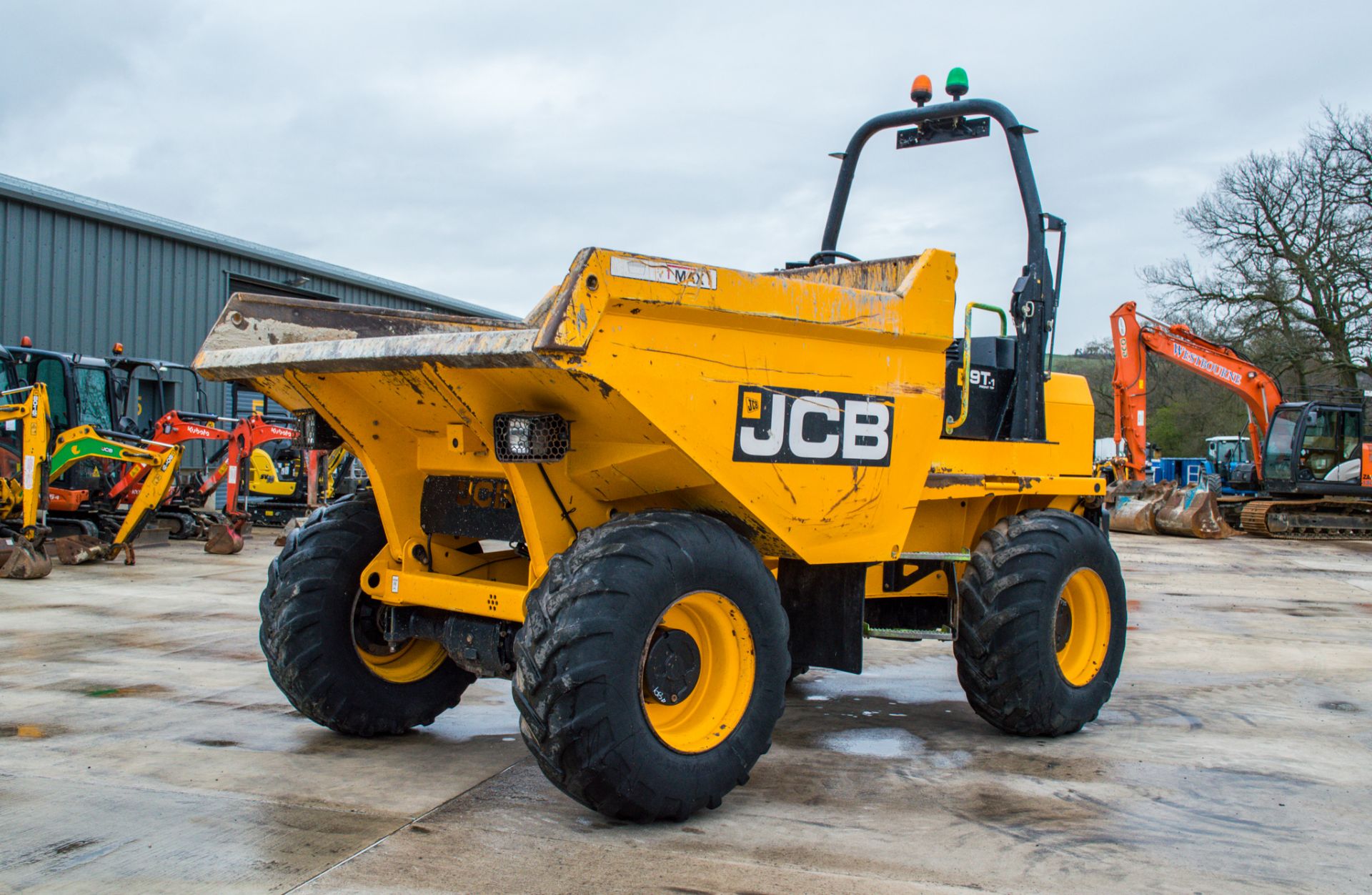 JCB 9T-1 9 tonne straight skip dumper  Year: 2018 S/N: J2561867 Recorded Hours: 1404