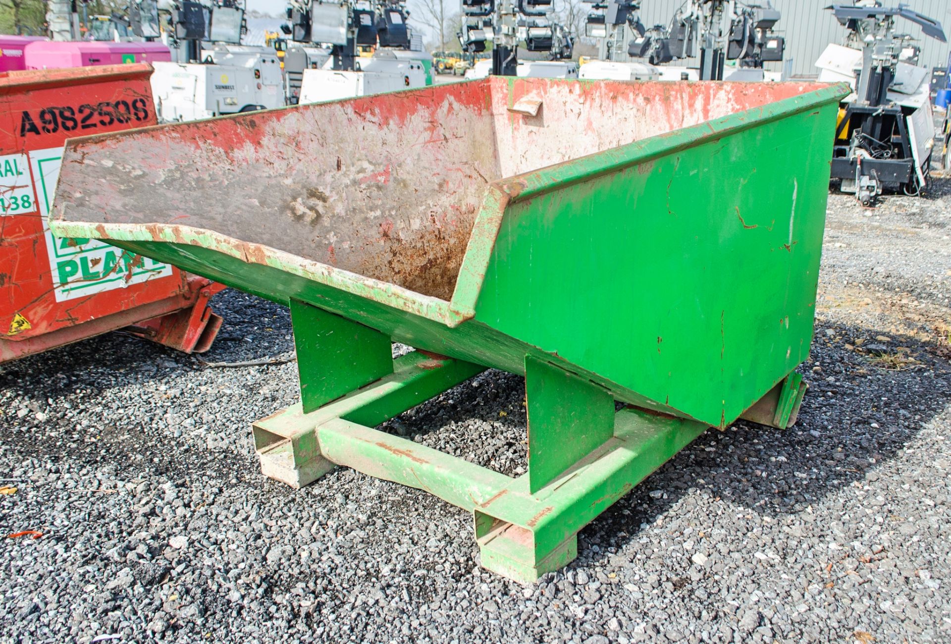 Whitney auto lock fork lift tipping skip A951312