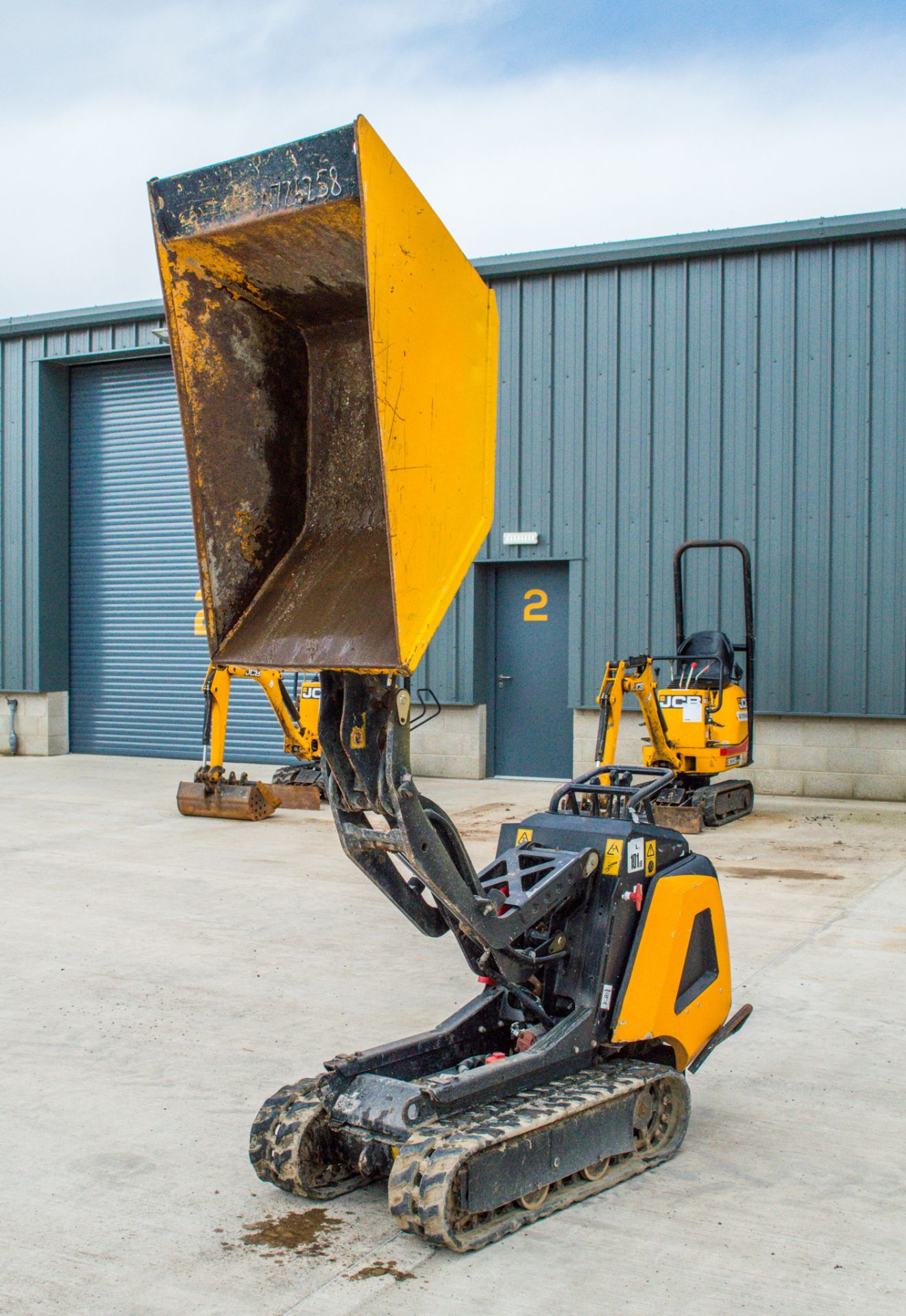 JCB HTD-5 Dumpster 500kg diesel driven rubber tracked walk behind hi-tip dumper Year: 2016 S/N: - Image 9 of 14